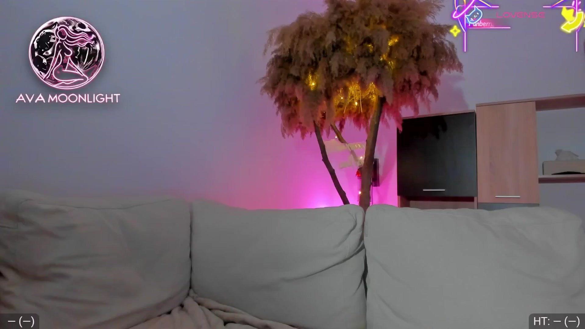 Gallery image thumbnail from AvaMoonlight's myfreecams stream on, 05/20/2025, 22:29 image 1 of 20