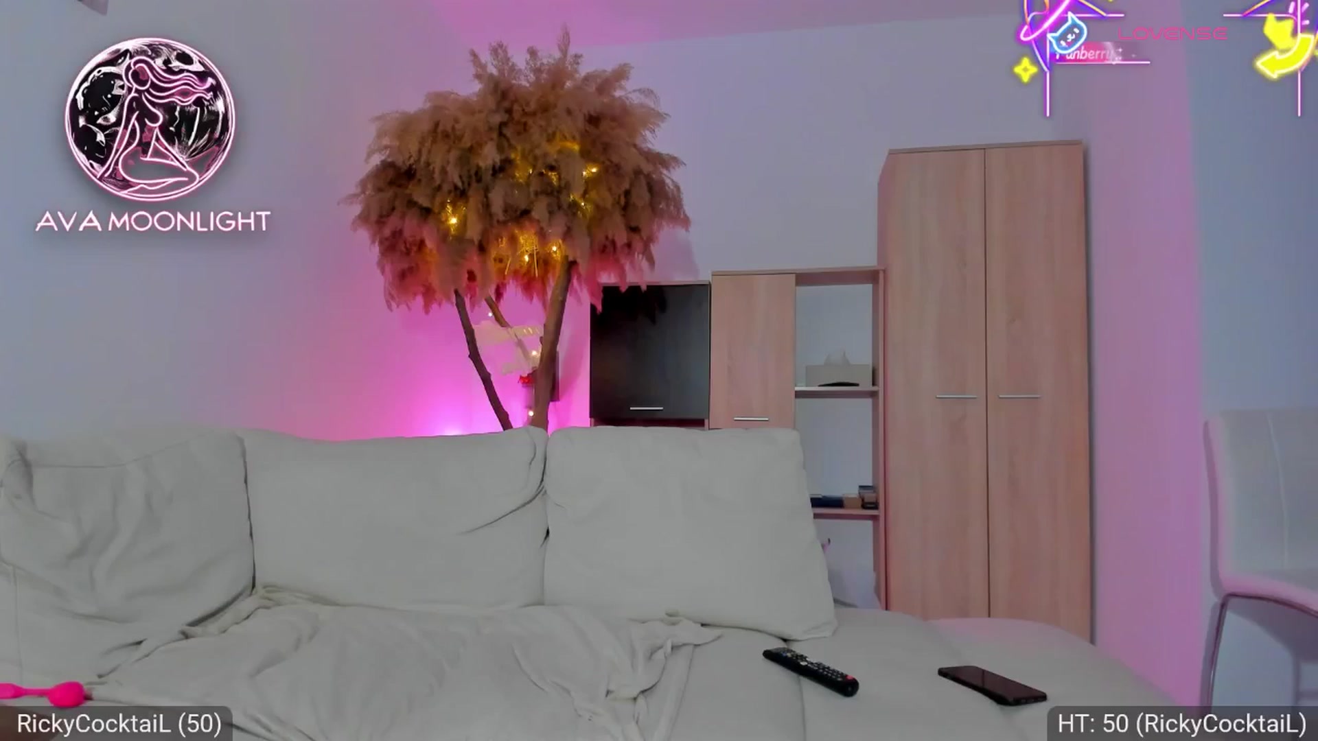 Gallery image thumbnail from AvaMoonlight's myfreecams stream on, 05/28/2025, 23:42 image 18 of 20