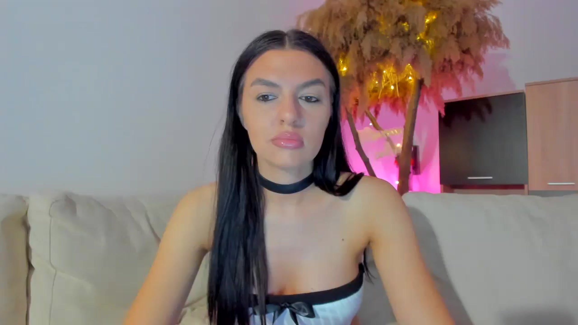 Gallery image thumbnail from AvaMoonlight's myfreecams stream on, 05/30/2025, 23:17 image 1 of 20