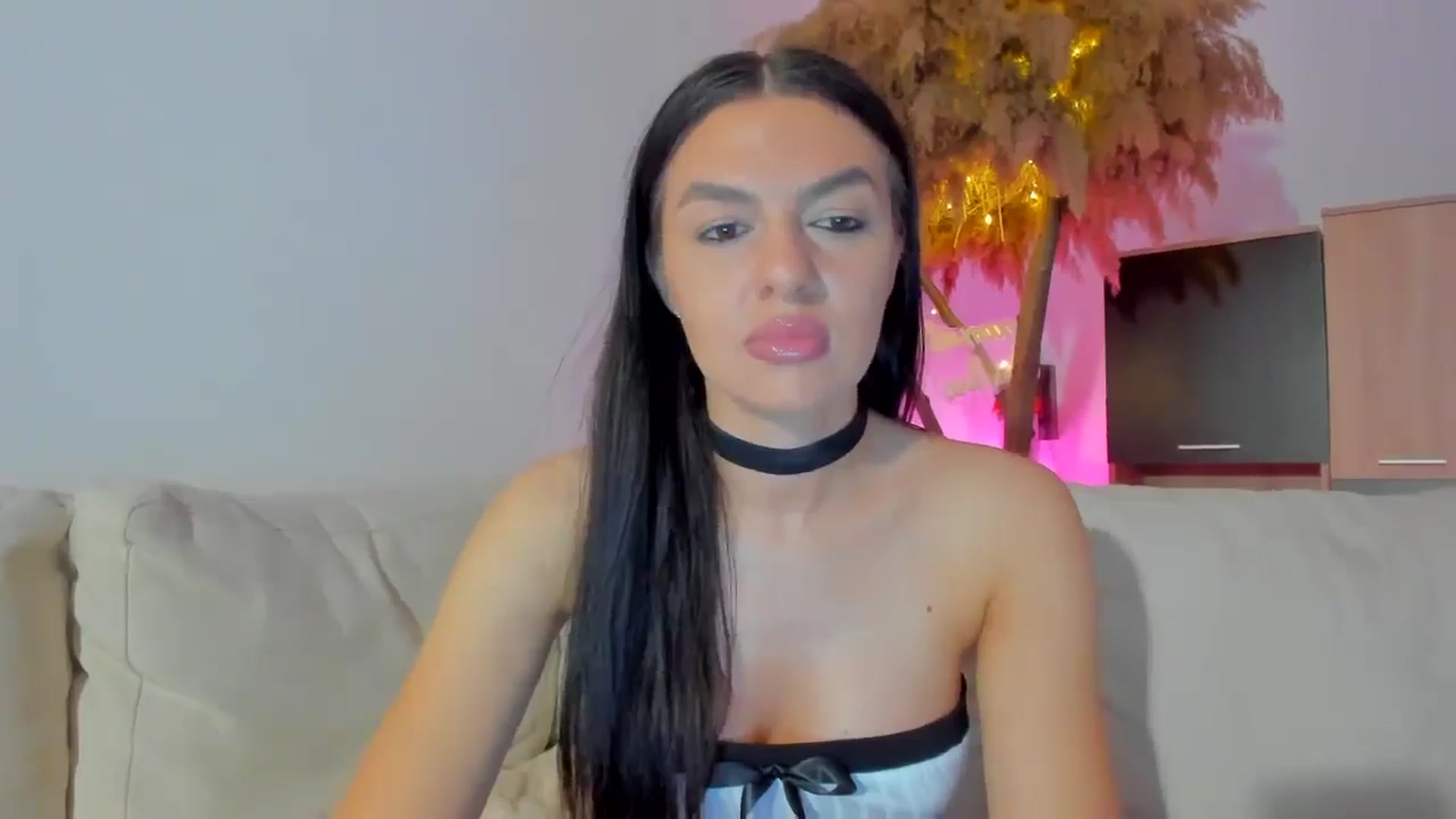 Gallery image thumbnail from AvaMoonlight's myfreecams stream on, 05/30/2025, 23:17 image 3 of 20