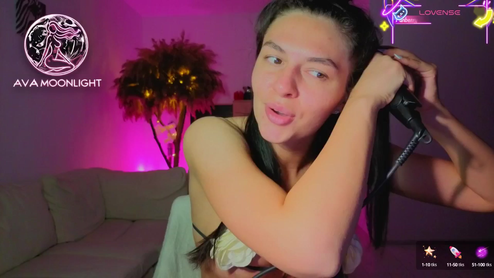 Gallery image thumbnail from AvaMoonlight's myfreecams stream on, 06/05/2025, 23:47 image 2 of 20