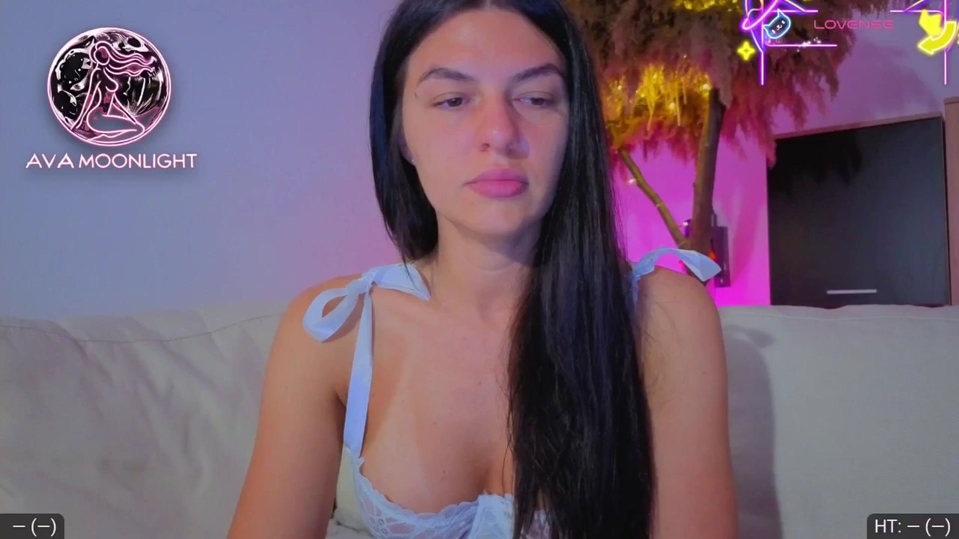 Gallery image thumbnail from AvaMoonlight's myfreecams stream on, 06/18/2025, 23:32 image 7 of 20