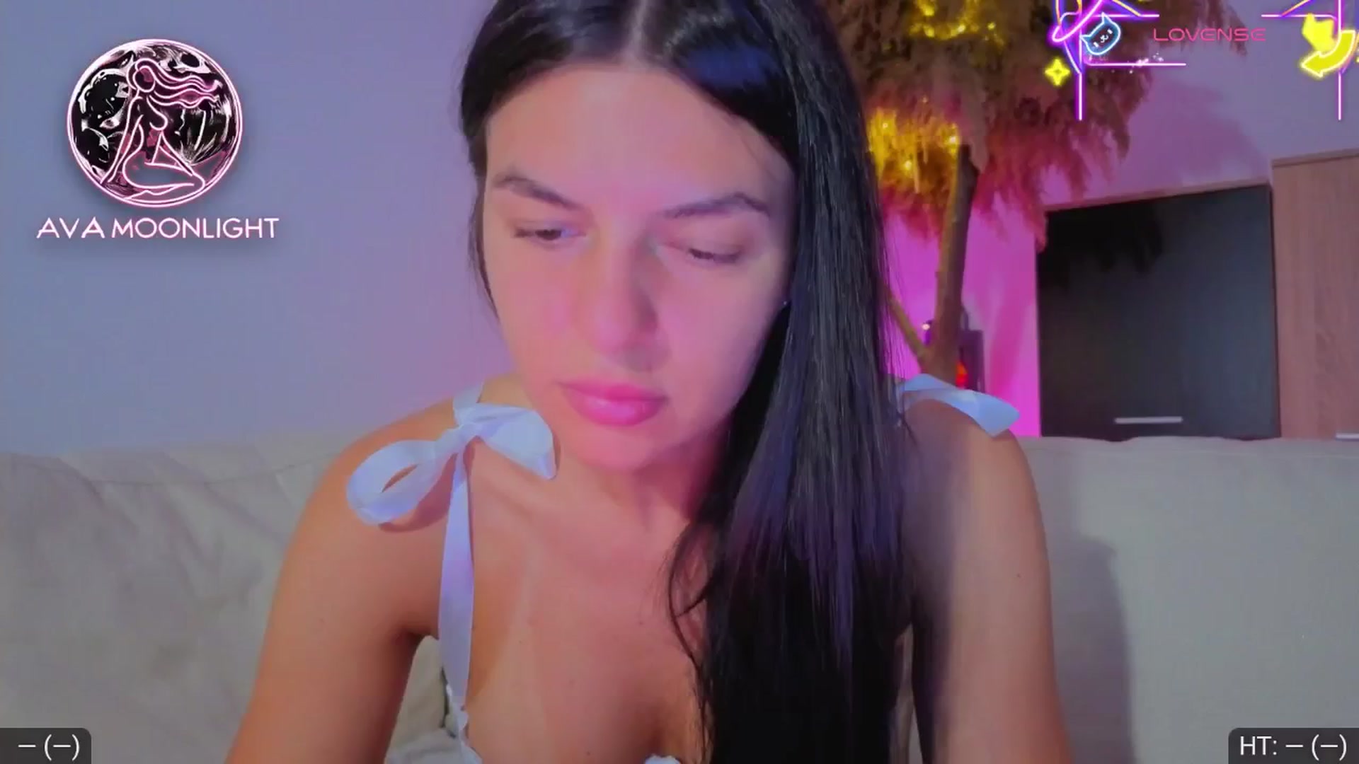 Gallery image thumbnail from AvaMoonlight's myfreecams stream on, 06/18/2025, 23:32 image 4 of 20