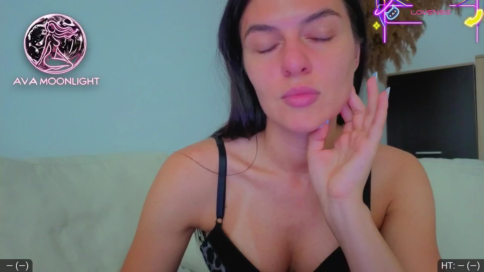 Gallery image thumbnail from AvaMoonlight's myfreecams stream on, 06/23/2025, 15:01 image 8 of 20
