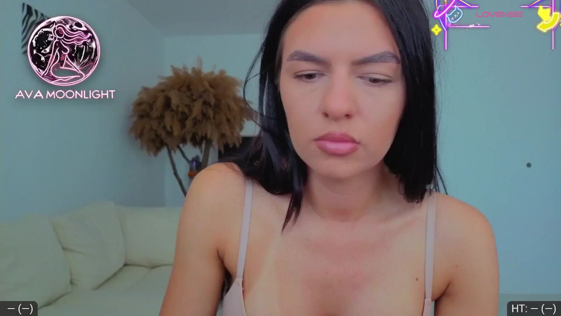 Gallery image thumbnail from AvaMoonlight's myfreecams stream on, 06/24/2025, 15:34 image 14 of 20