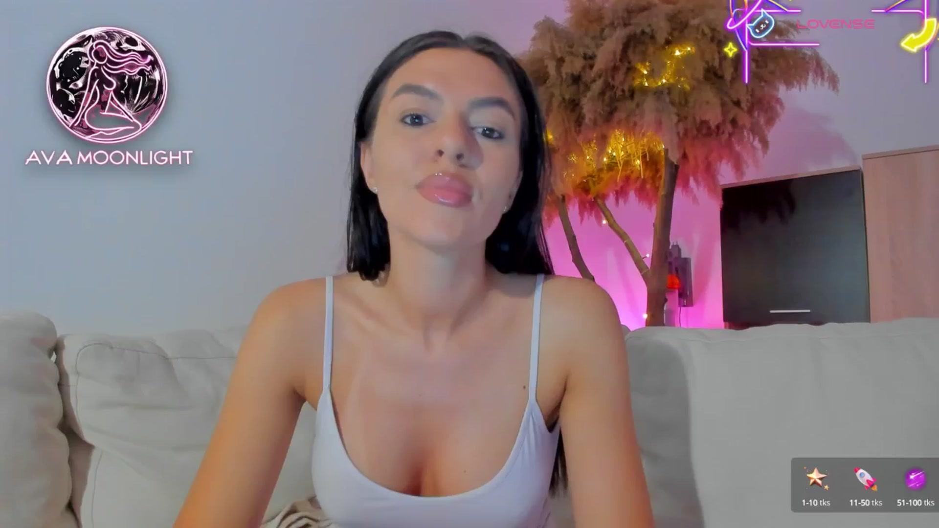 Gallery image thumbnail from AvaMoonlight's myfreecams stream on, 06/26/2025, 23:57 image 4 of 20