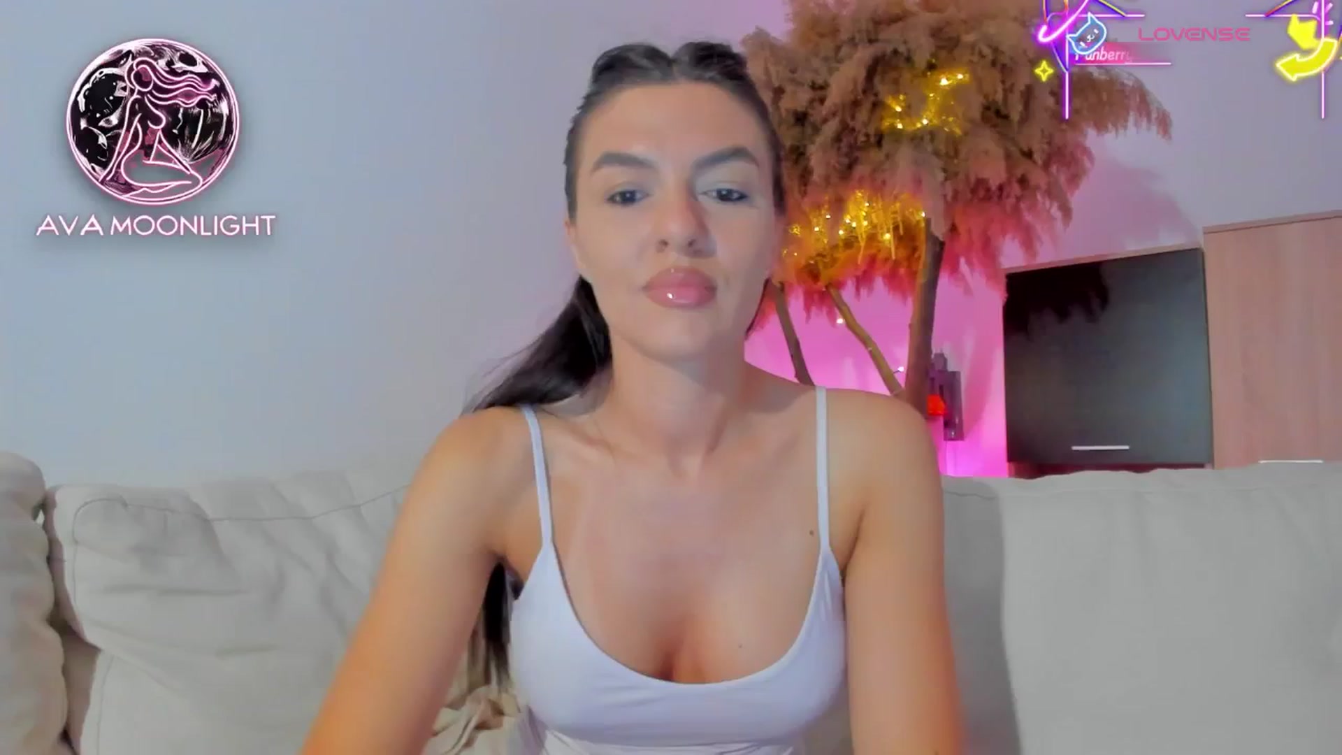 Gallery image thumbnail from AvaMoonlight's myfreecams stream on, 06/26/2025, 23:57 image 2 of 20