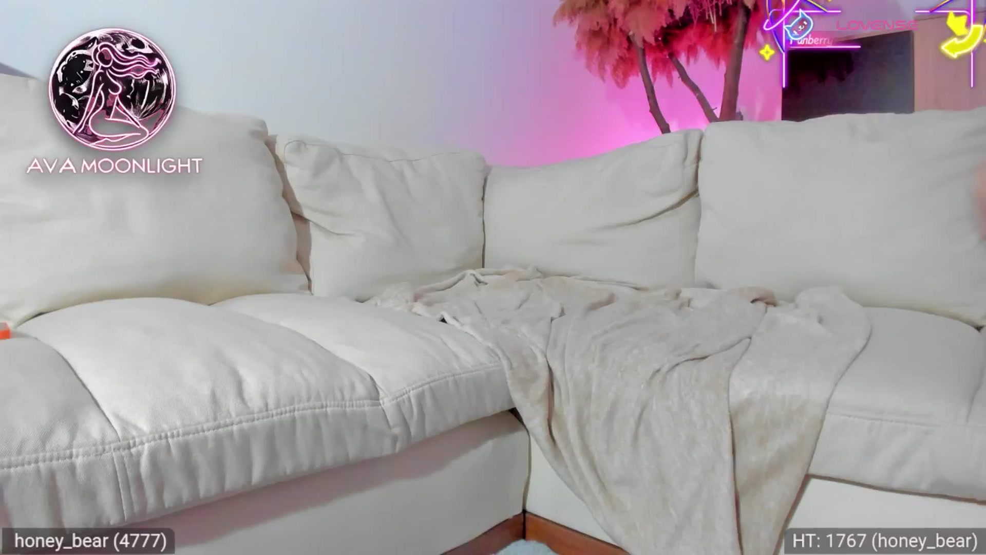 Gallery image thumbnail from AvaMoonlight's myfreecams stream on, 06/27/2025, 23:42 image 18 of 20