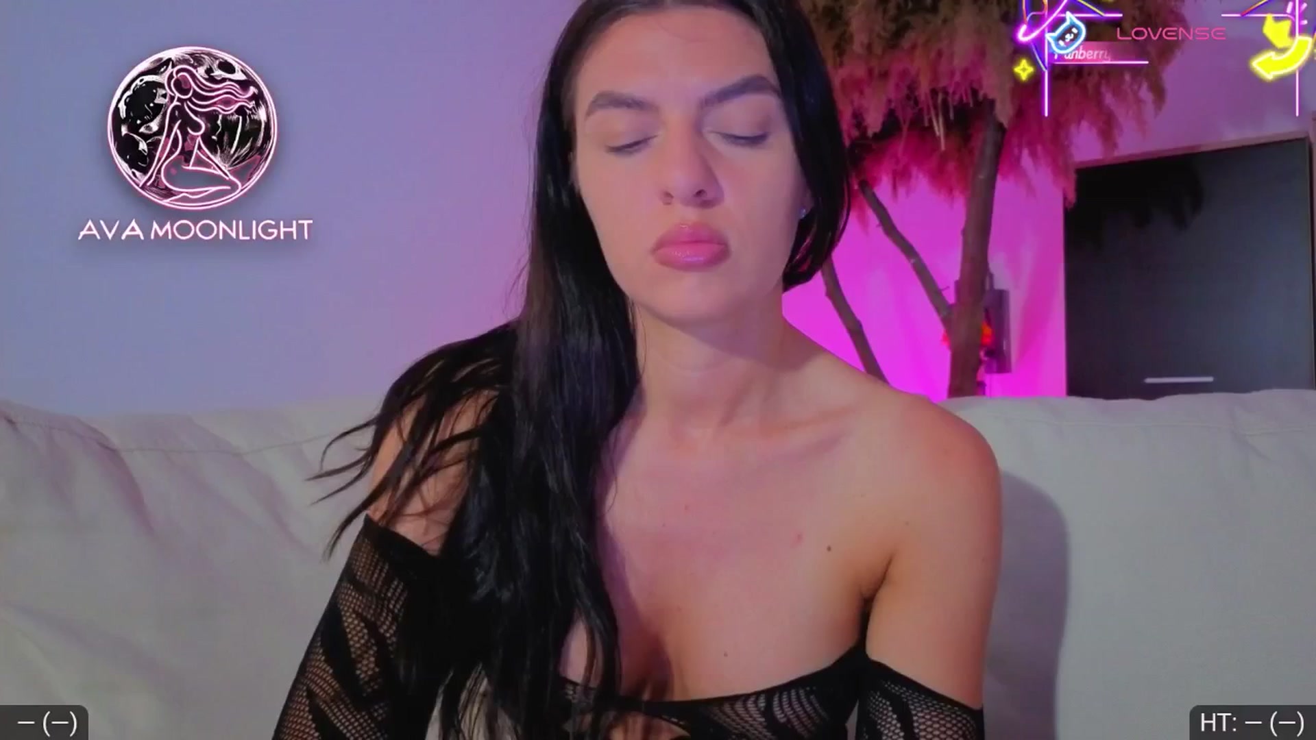 Gallery image thumbnail from AvaMoonlight's myfreecams stream on, 07/07/2025, 23:16 image 11 of 20