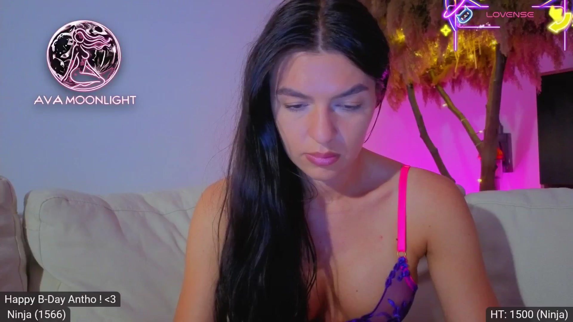 Gallery image thumbnail from AvaMoonlight's myfreecams stream on, 07/09/2025, 24:52 image 6 of 20