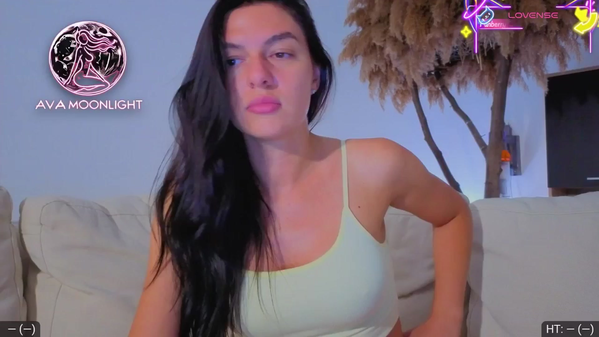Gallery image thumbnail from AvaMoonlight's myfreecams stream on, 07/17/2025, 23:36 image 13 of 20