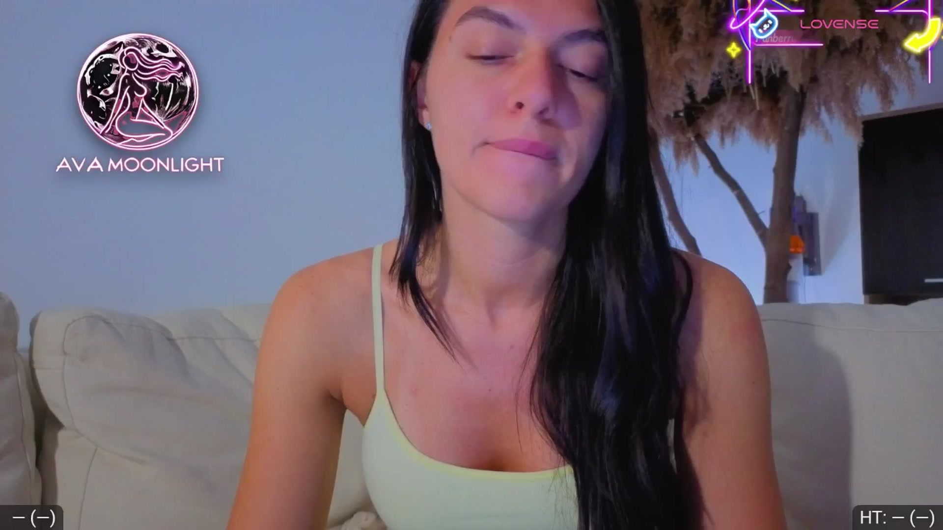 Gallery image thumbnail from AvaMoonlight's myfreecams stream on, 07/17/2025, 23:36 image 12 of 20