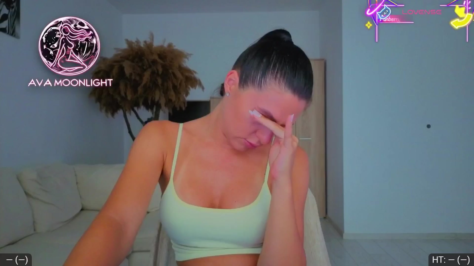 Gallery image thumbnail from AvaMoonlight's myfreecams stream on, 08/06/2025, 16:08 image 10 of 20