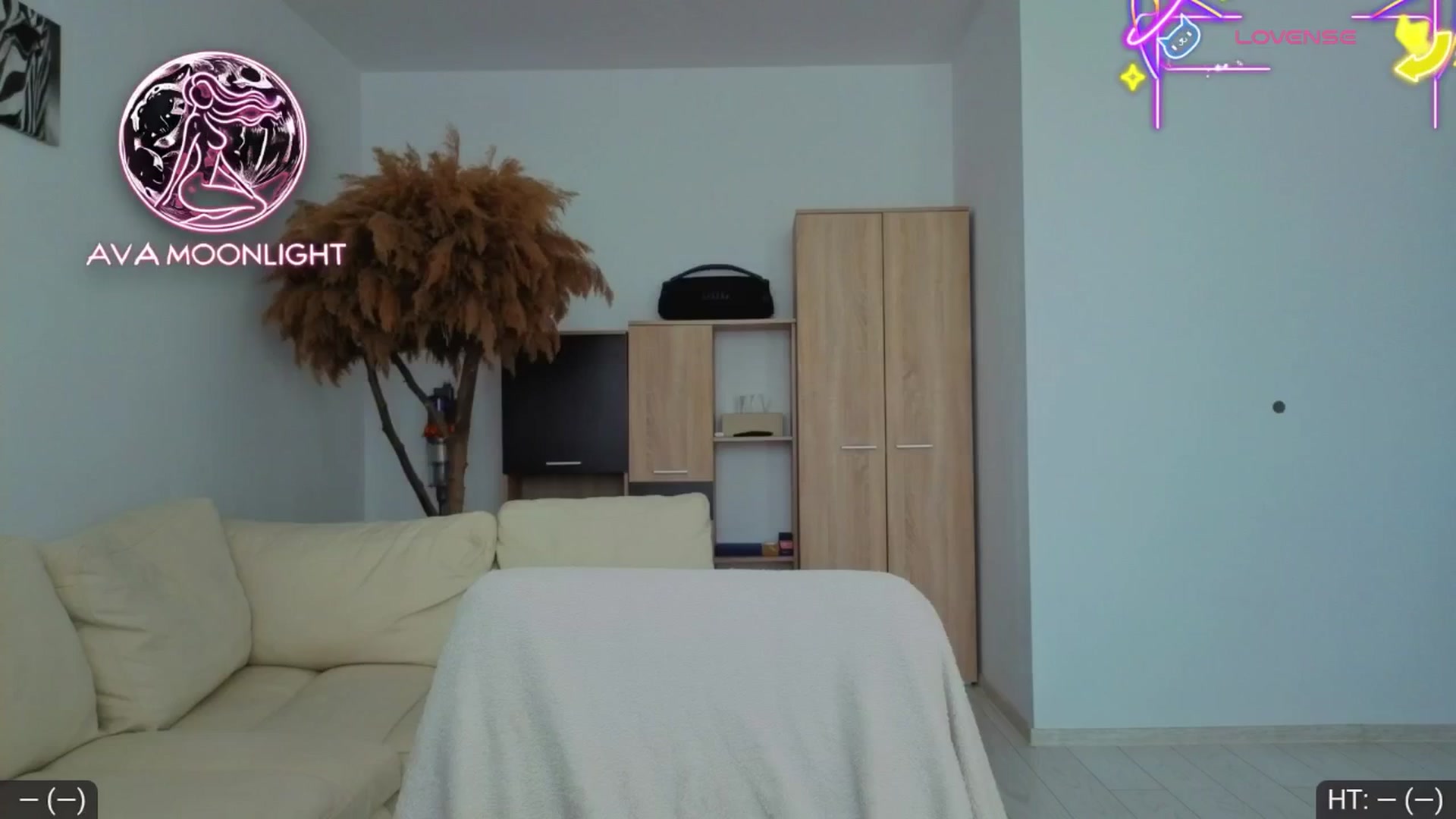 Gallery image thumbnail from AvaMoonlight's myfreecams stream on, 08/13/2025, 16:06 image 4 of 20