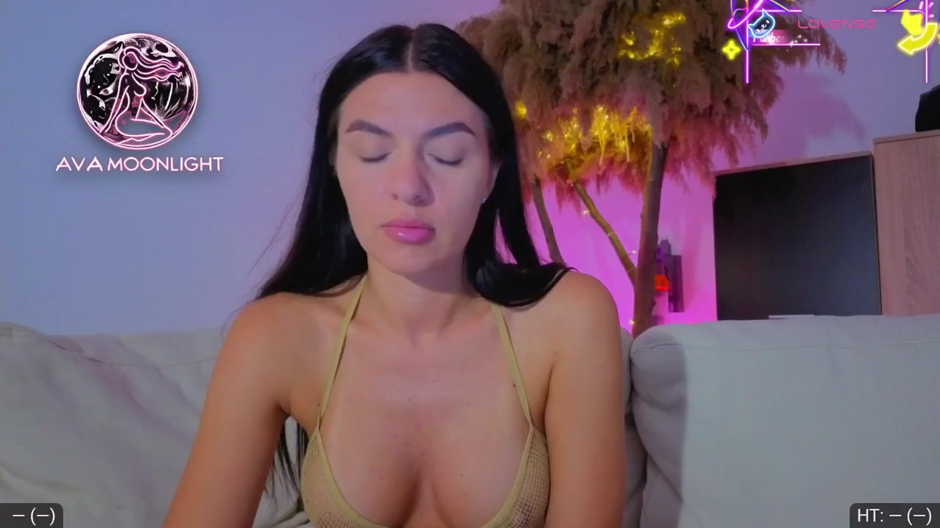 Gallery image thumbnail from AvaMoonlight's myfreecams stream on, 08/20/2025, 22:55 image 5 of 20