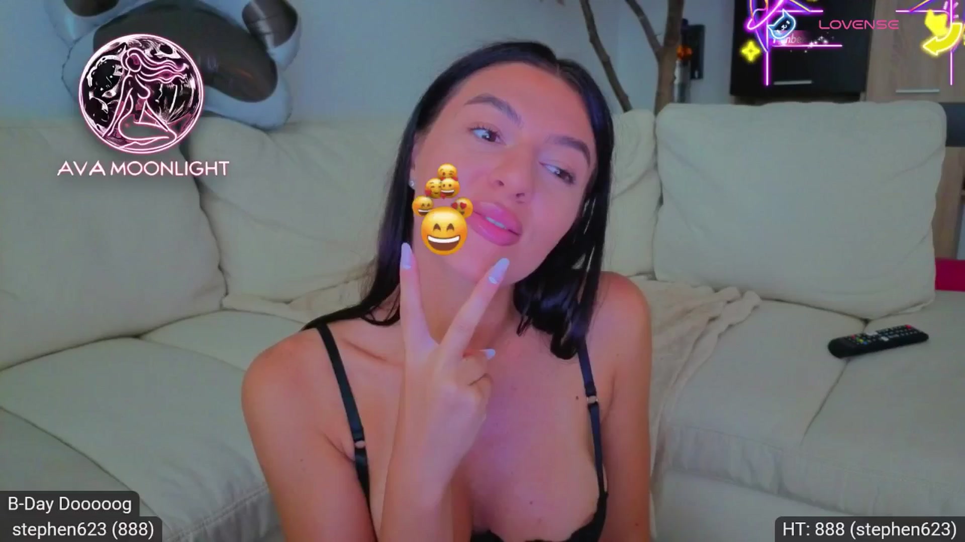 Gallery image thumbnail from AvaMoonlight's myfreecams stream on, 08/21/2025, 15:43 image 14 of 20