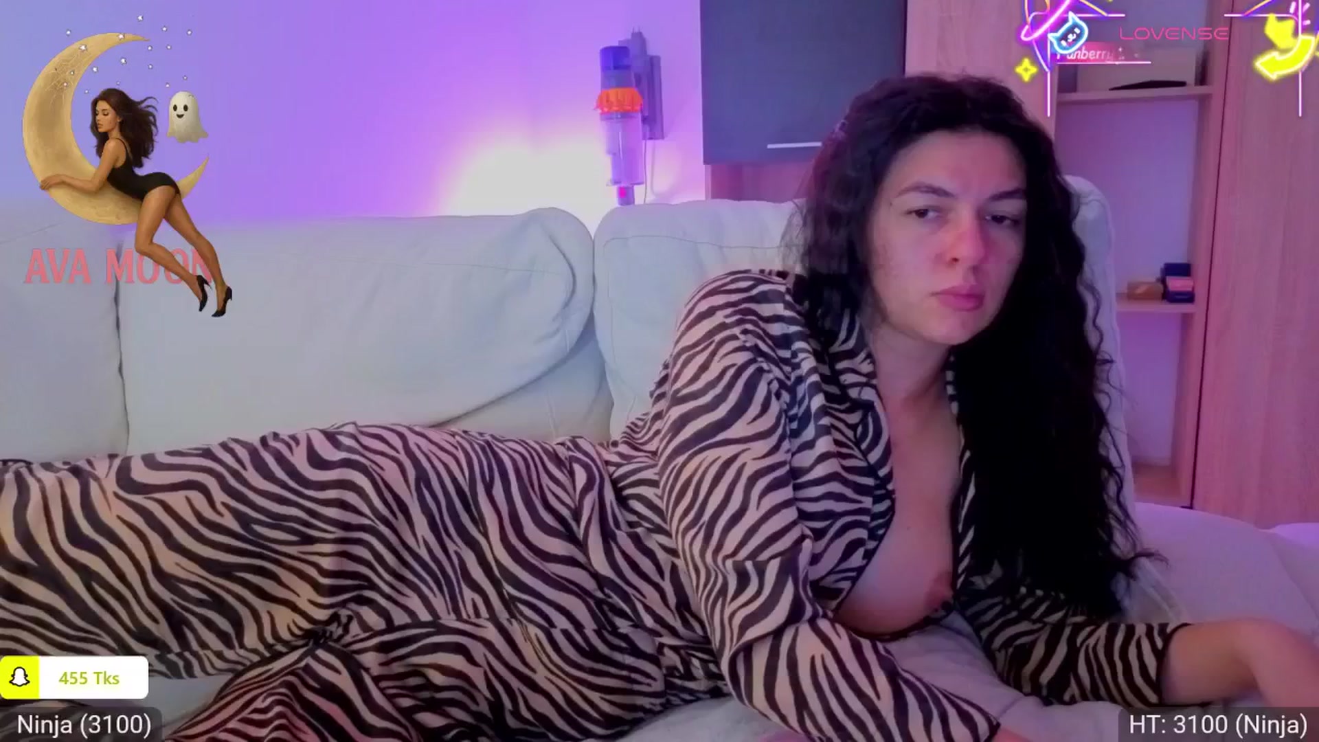 Gallery image thumbnail from AvaMoonlight's myfreecams stream on, 10/31/2025, 24:08 image 10 of 20