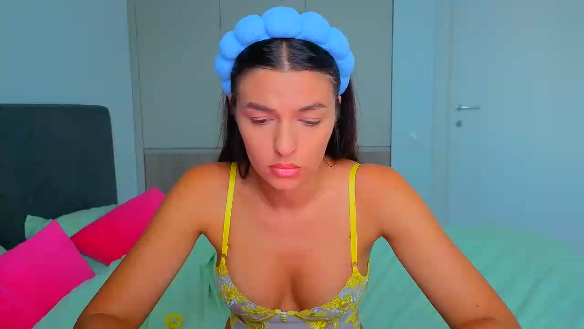 Gallery image thumbnail from AvaMoonlight's myfreecams stream on, 08/28/2026, 16:21 image 5 of 20