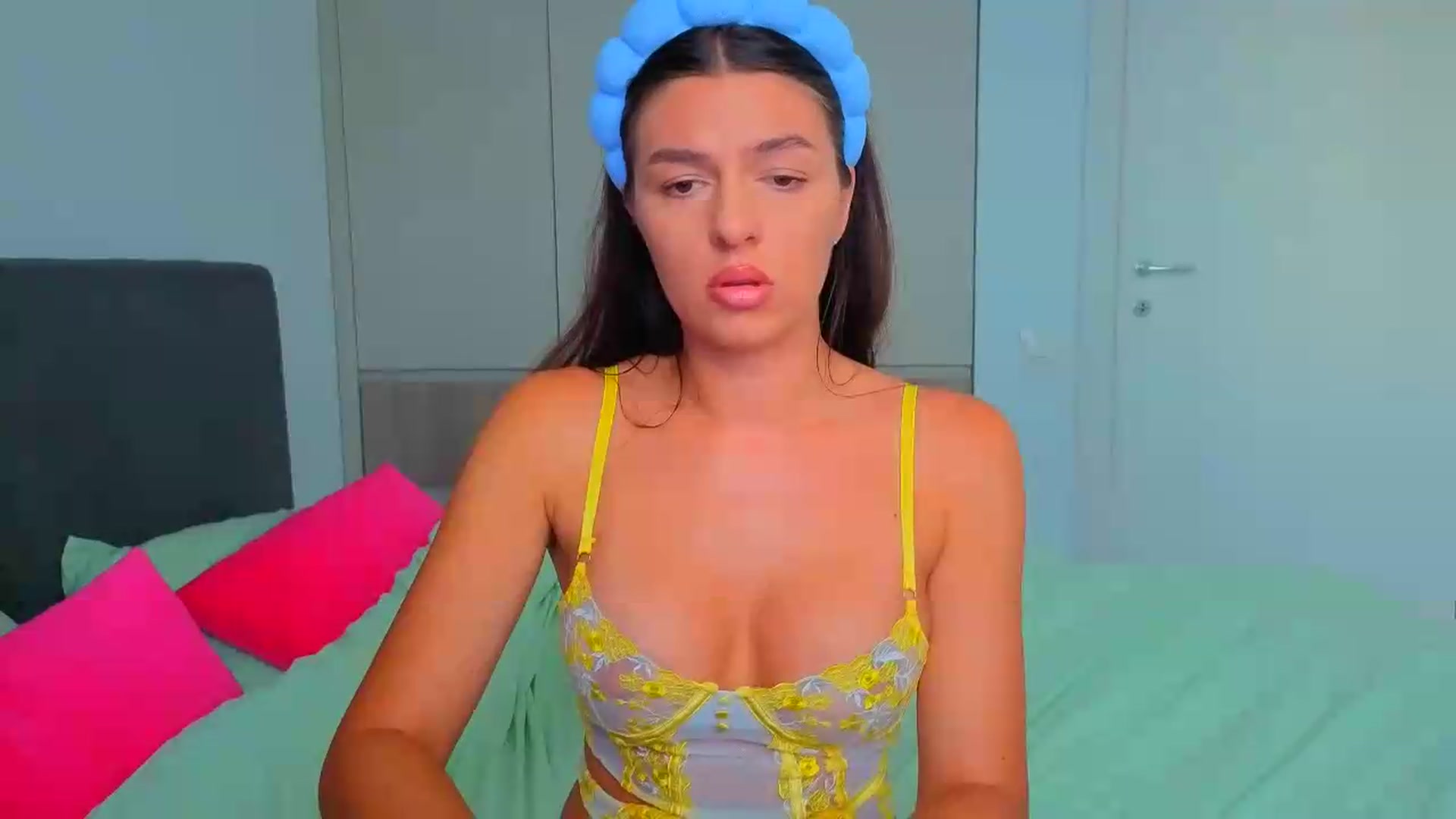 Gallery image thumbnail from AvaMoonlight's myfreecams stream on, 08/28/2026, 16:21 image 19 of 20