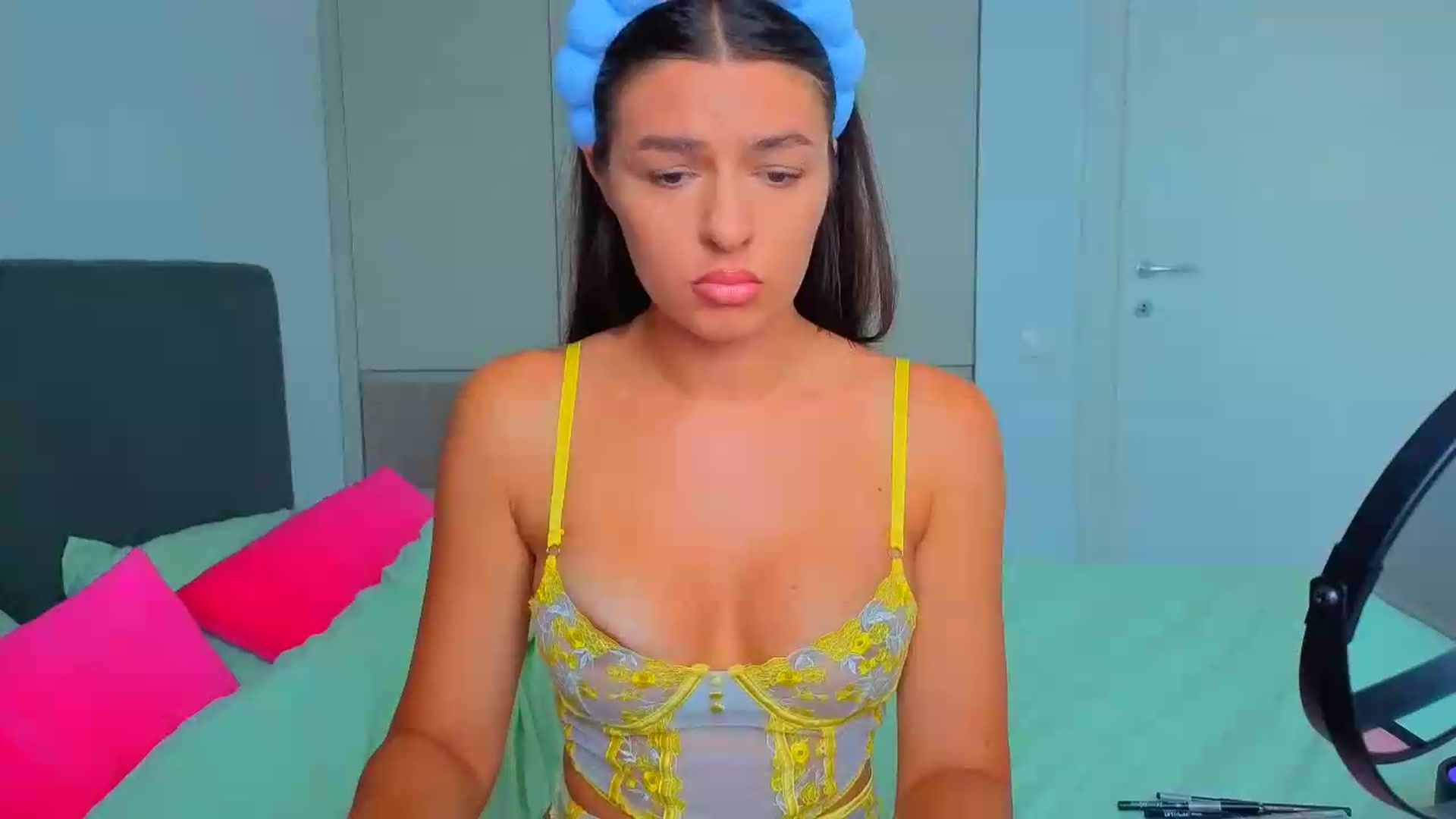 Gallery image thumbnail from AvaMoonlight's myfreecams stream on, 08/28/2026, 16:21 image 3 of 20