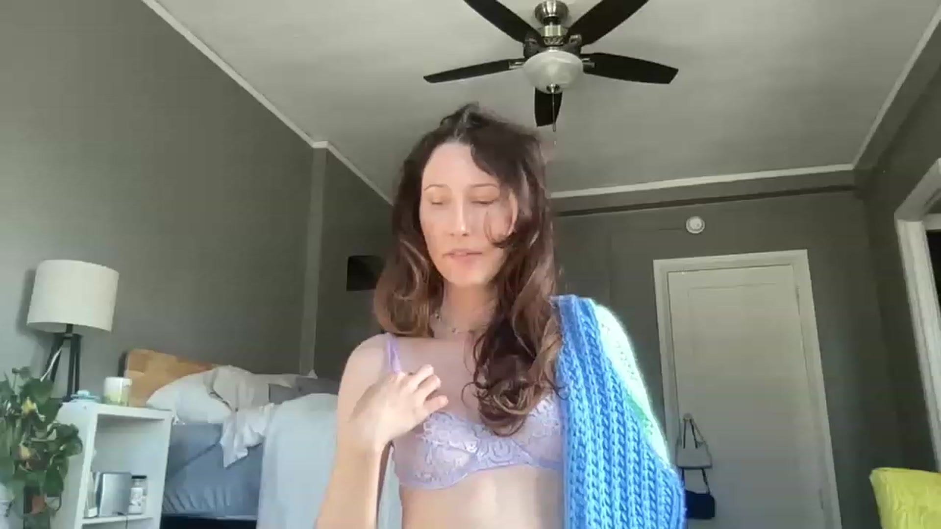 Gallery image thumbnail from AvaTheCreator's myfreecams stream on, 04/17/2023, 24:35 image 10 of 20