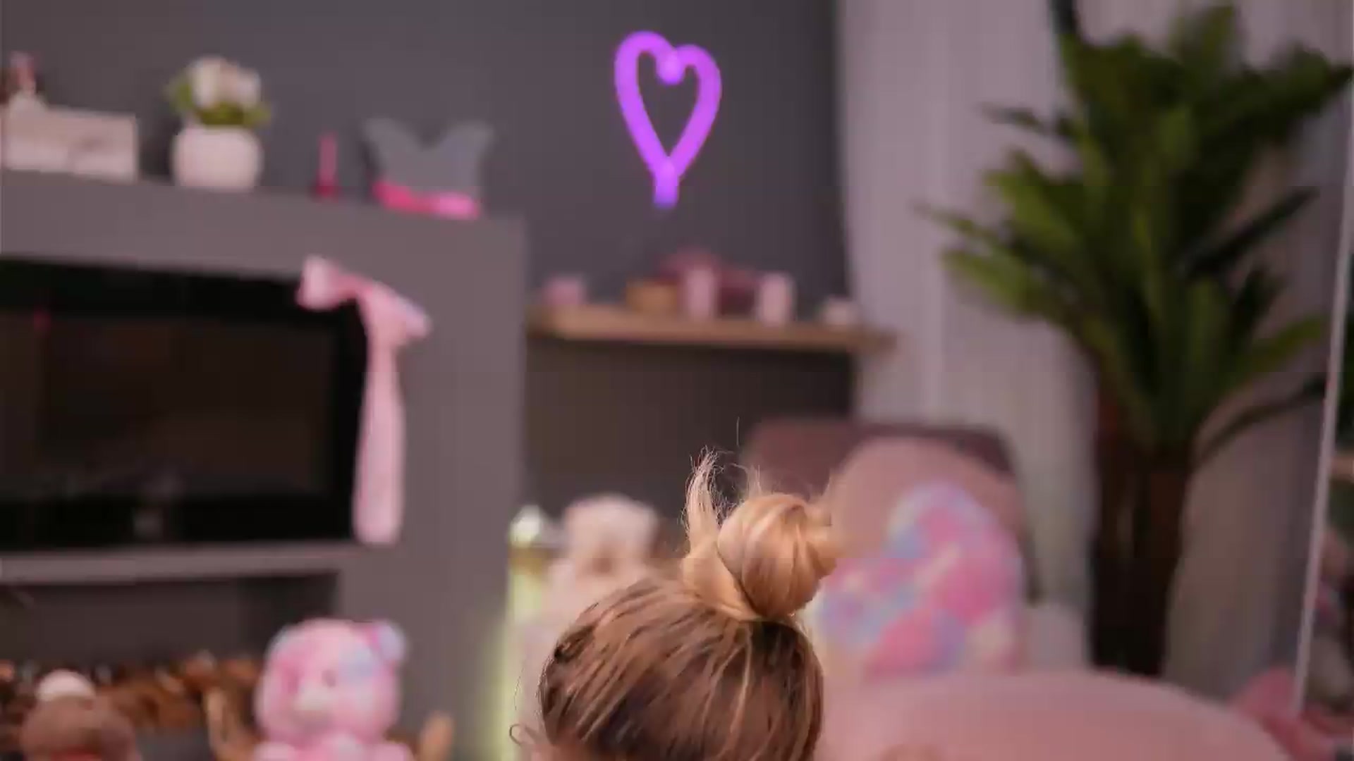 Gallery image thumbnail from Ava_Sykes's myfreecams stream on, 08/22/2026, 14:59 image 9 of 20