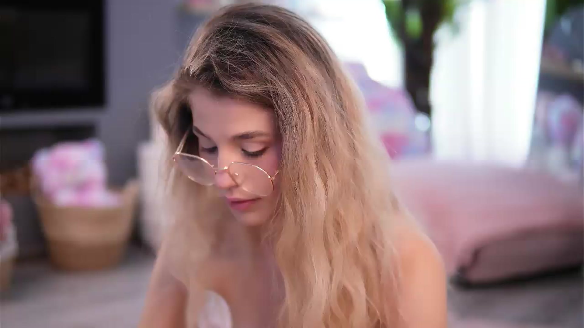 Gallery image thumbnail from Ava_Sykes's myfreecams stream on, 09/08/2026, 16:38 image 8 of 20