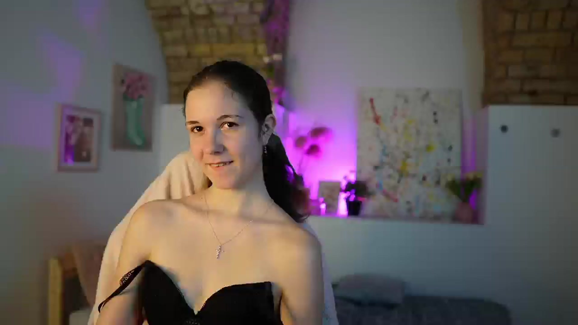 Gallery image thumbnail from Ava__Taylor_'s myfreecams stream on, 12/03/2024, 18:47 image 16 of 20