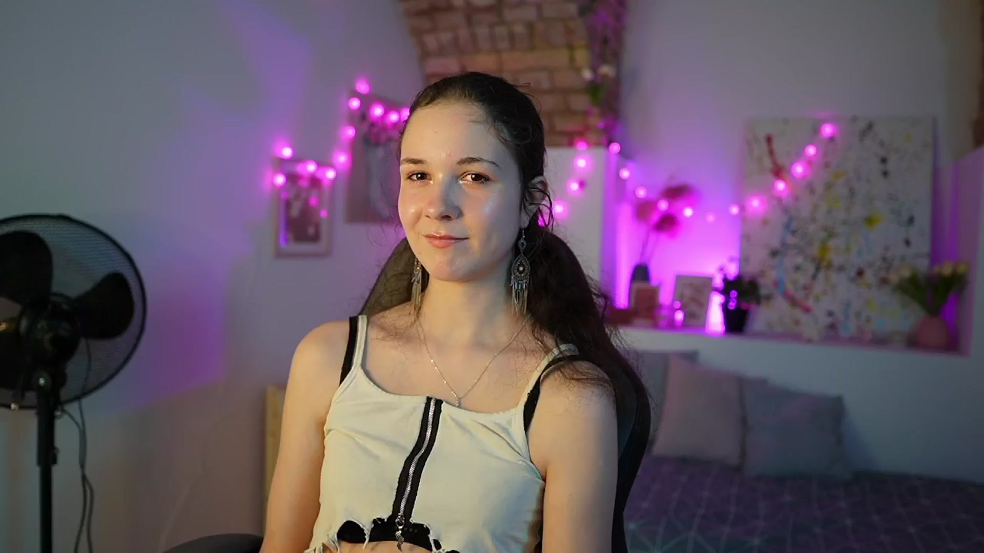 Gallery image thumbnail from Ava__Taylor_'s myfreecams stream on, 12/17/2024, 15:05 image 6 of 20