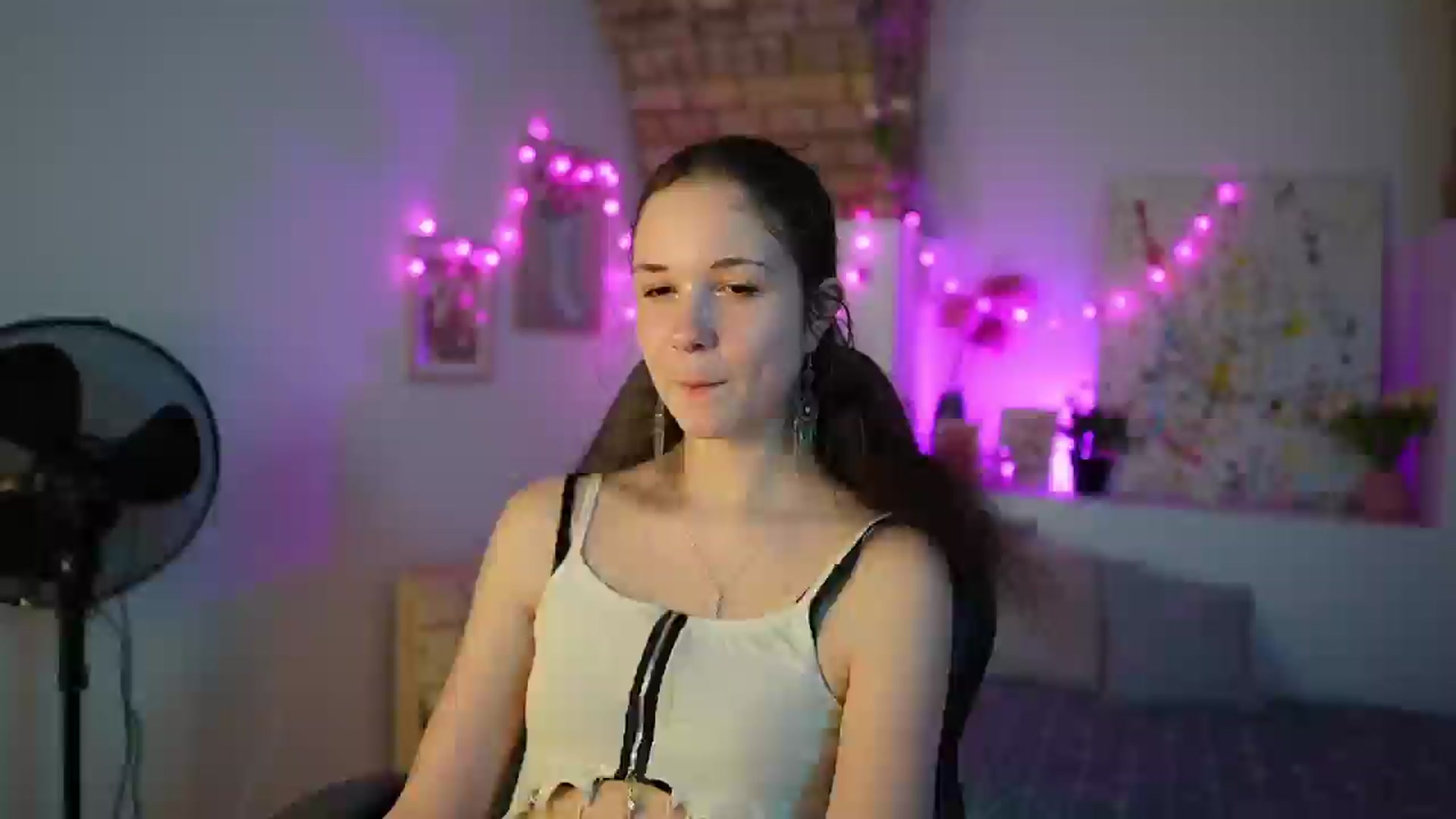 Gallery image thumbnail from Ava__Taylor_'s myfreecams stream on, 12/17/2024, 15:05 image 3 of 20
