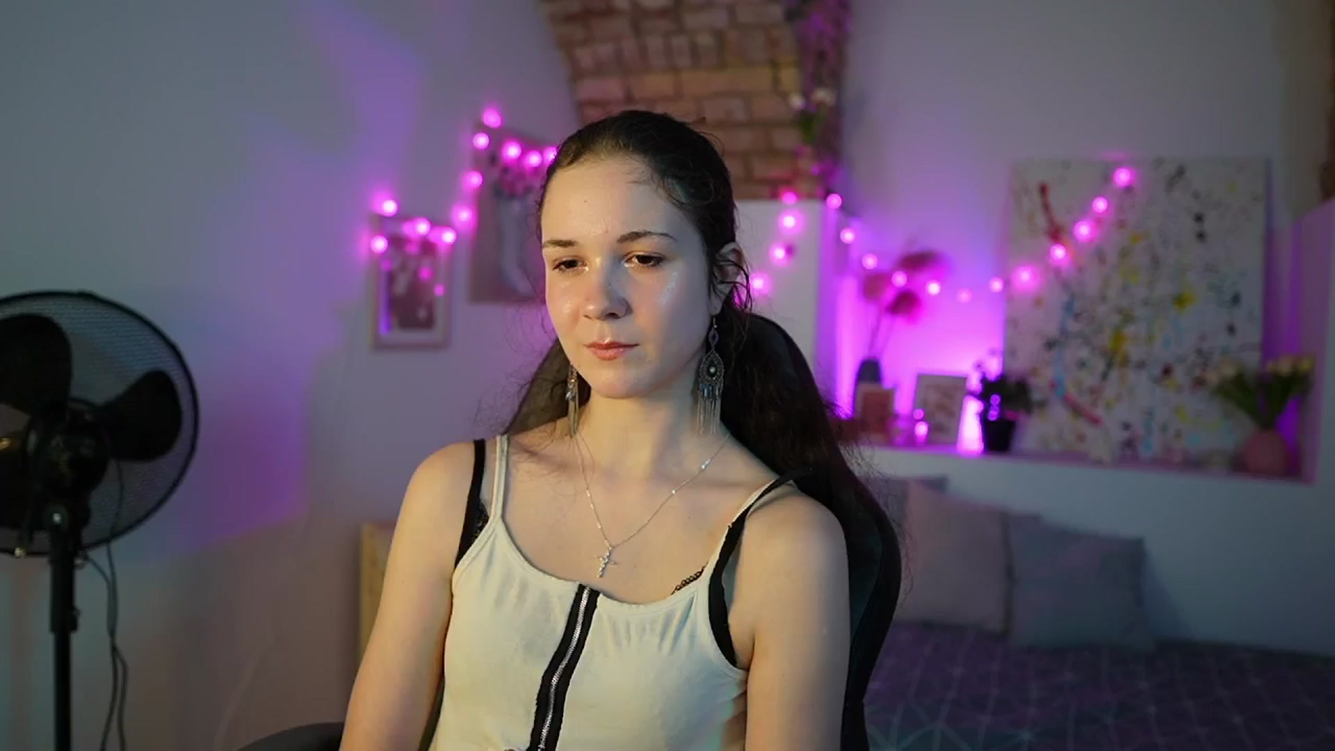 Gallery image thumbnail from Ava__Taylor_'s myfreecams stream on, 12/17/2024, 15:05 image 15 of 20