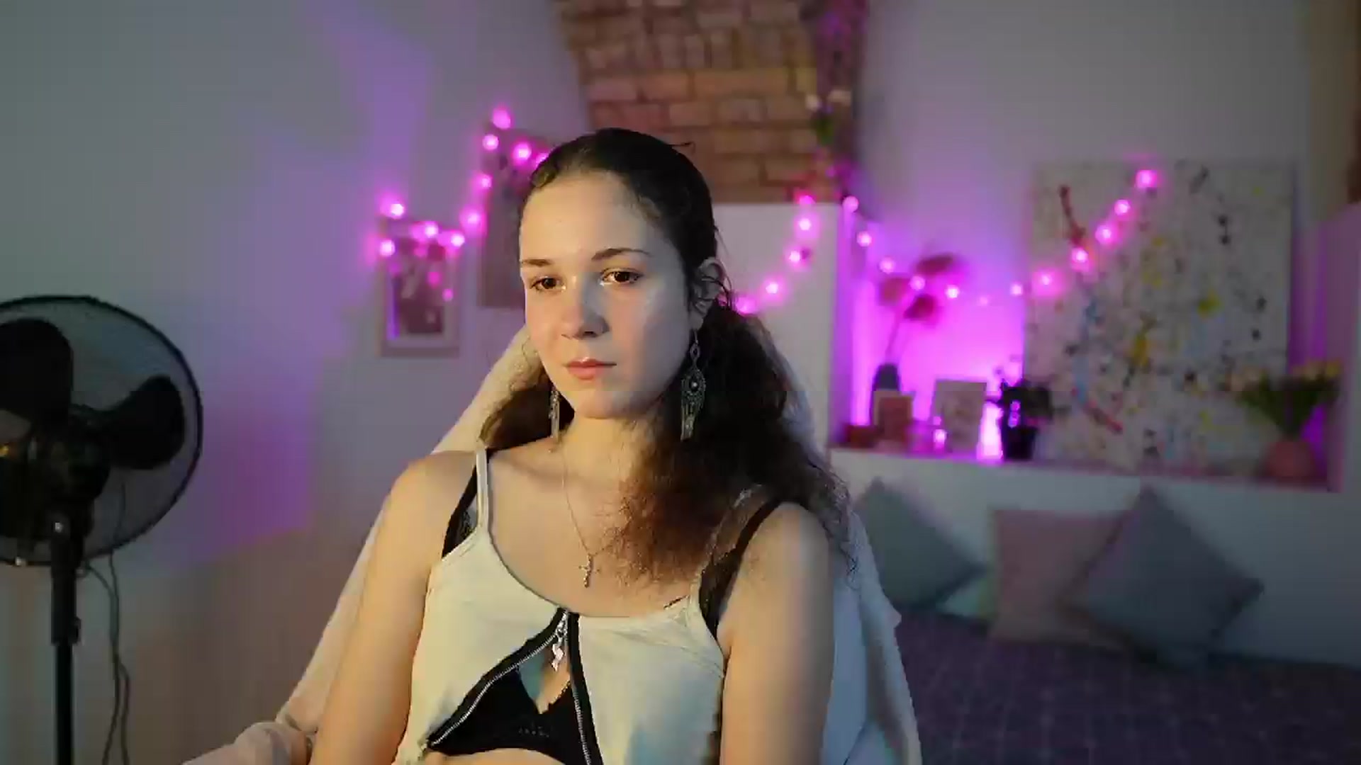 Gallery image thumbnail from Ava__Taylor_'s myfreecams stream on, 12/17/2024, 15:47 image 14 of 20