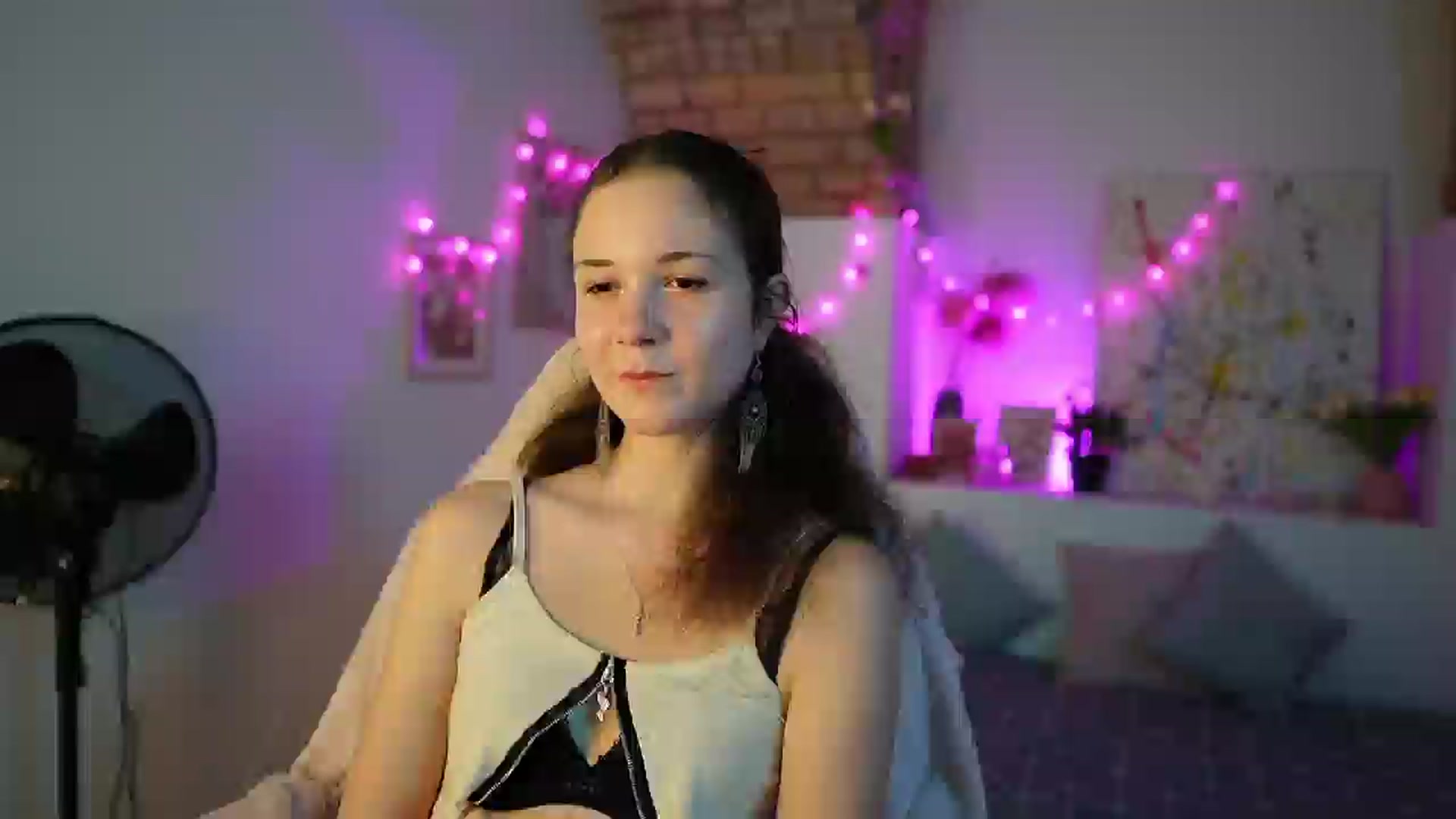 Gallery image thumbnail from Ava__Taylor_'s myfreecams stream on, 12/17/2024, 15:47 image 2 of 20