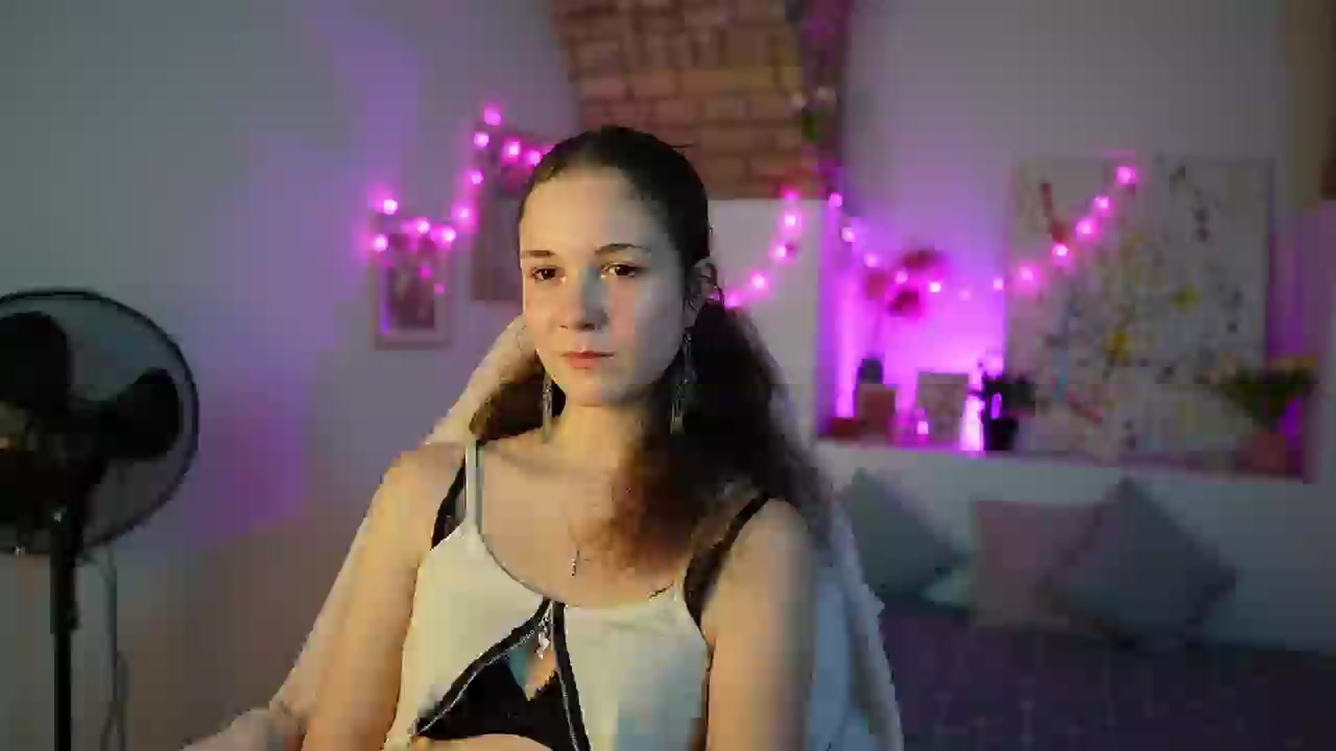 Gallery image thumbnail from Ava__Taylor_'s myfreecams stream on, 12/17/2024, 15:47 image 19 of 20