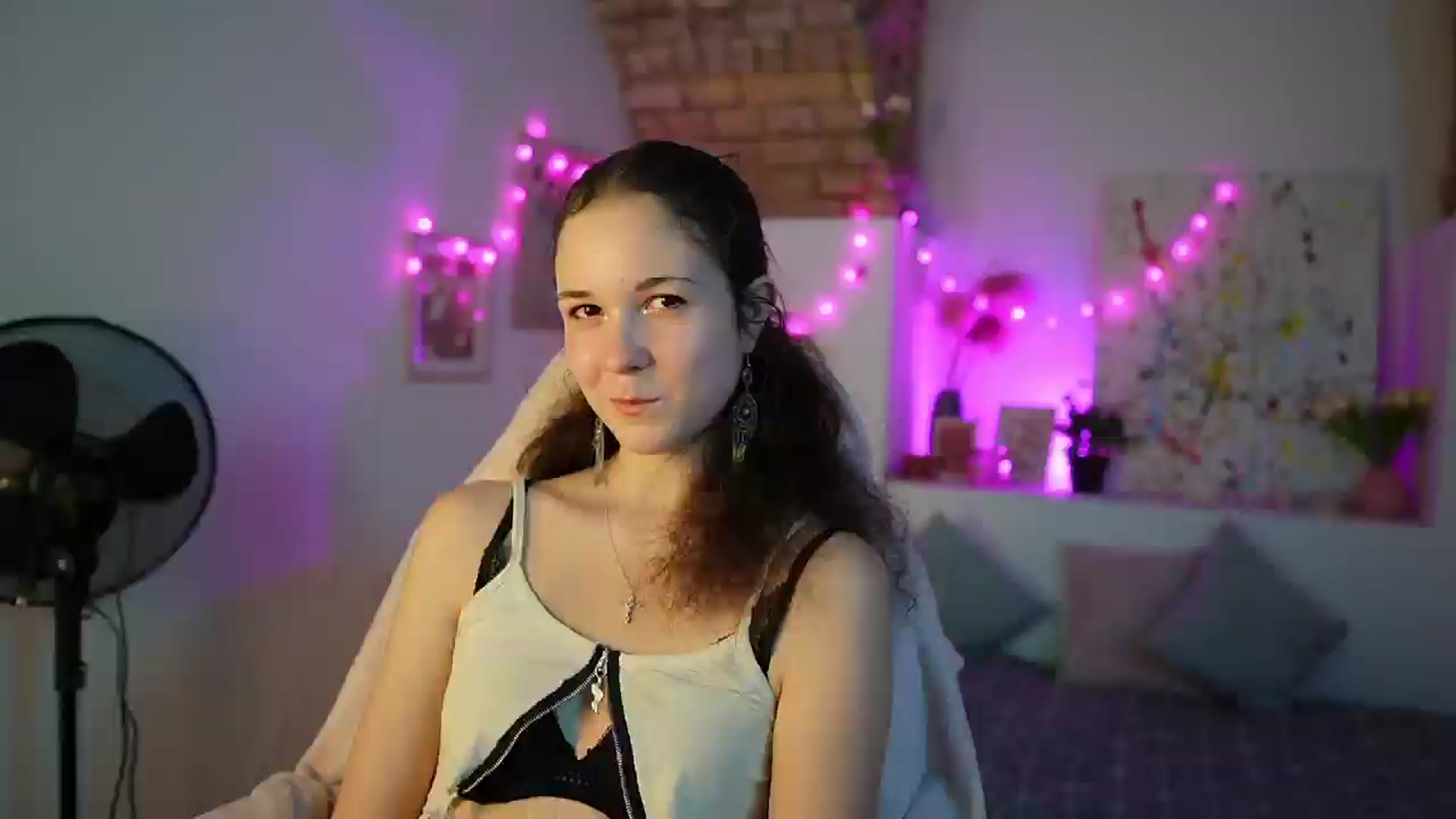 Gallery image thumbnail from Ava__Taylor_'s myfreecams stream on, 12/17/2024, 15:47 image 12 of 20