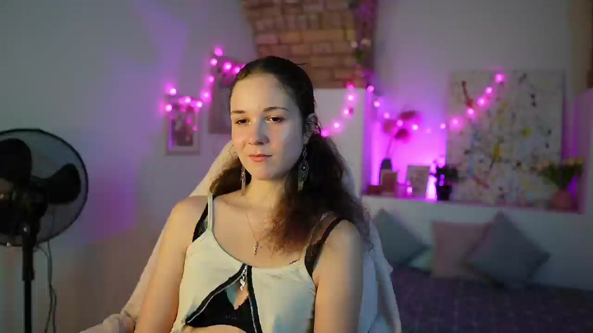 Gallery image thumbnail from Ava__Taylor_'s myfreecams stream on, 12/17/2024, 15:47 image 16 of 20