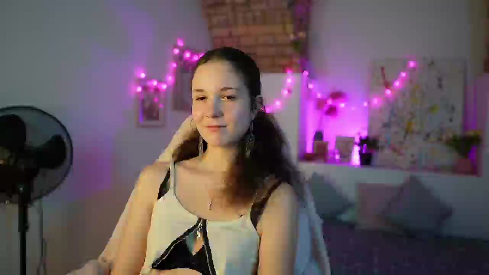 Gallery image thumbnail from Ava__Taylor_'s myfreecams stream on, 12/17/2024, 15:47 image 20 of 20