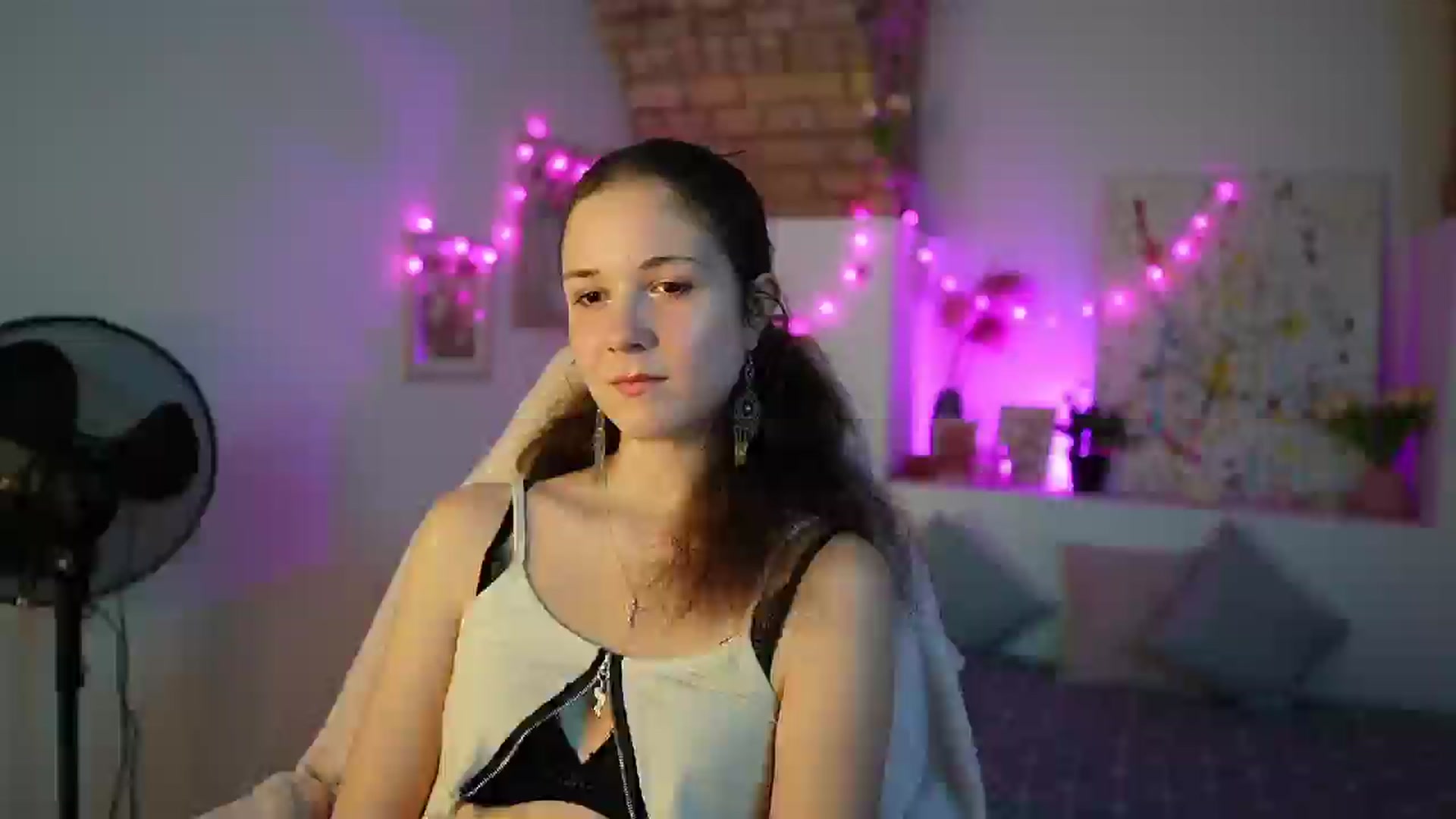 Gallery image thumbnail from Ava__Taylor_'s myfreecams stream on, 12/17/2024, 15:47 image 10 of 20