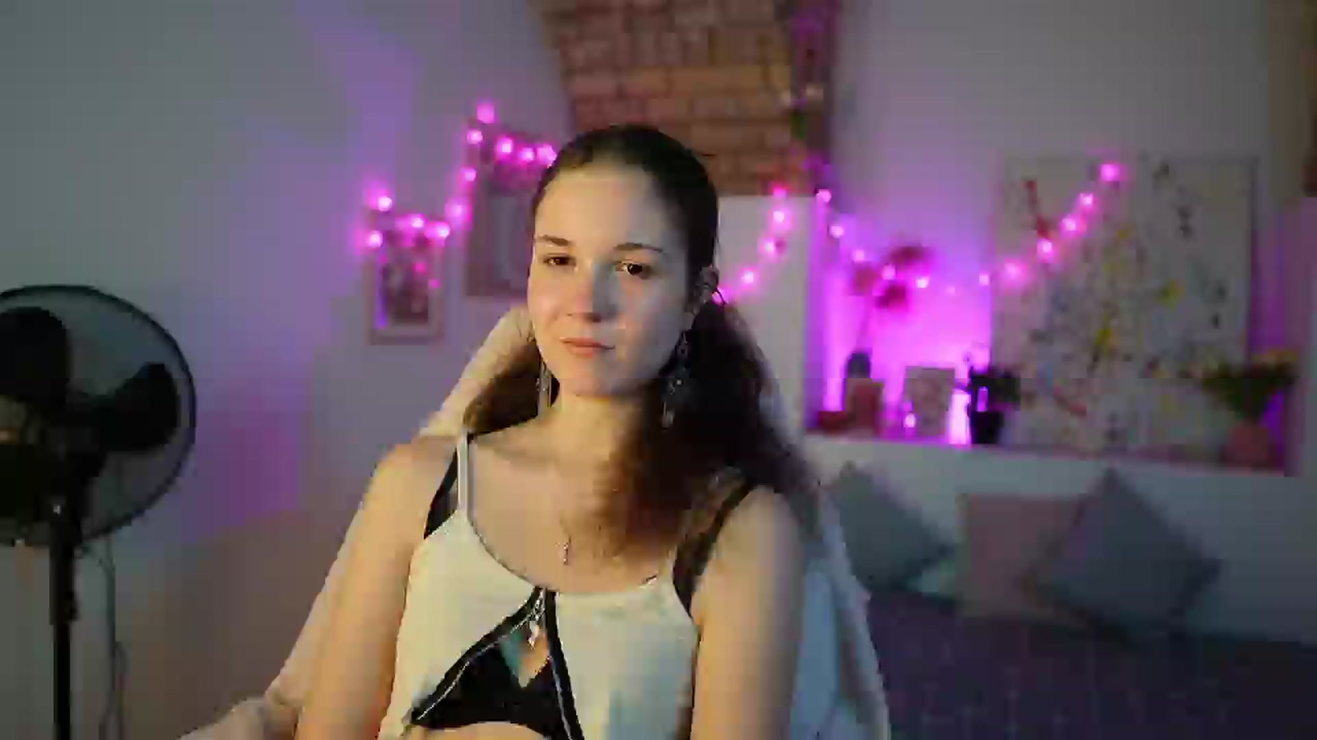 Gallery image thumbnail from Ava__Taylor_'s myfreecams stream on, 12/17/2024, 15:47 image 17 of 20