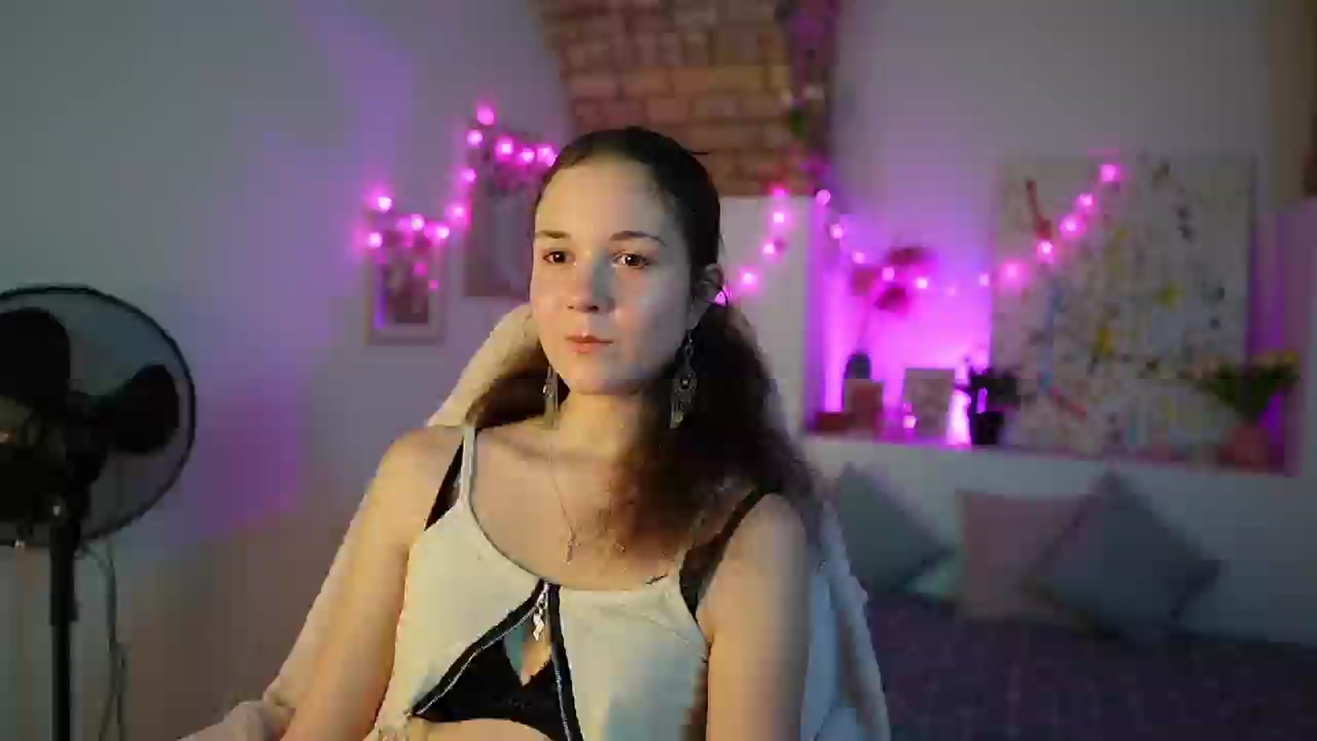 Gallery image thumbnail from Ava__Taylor_'s myfreecams stream on, 12/17/2024, 15:47 image 18 of 20