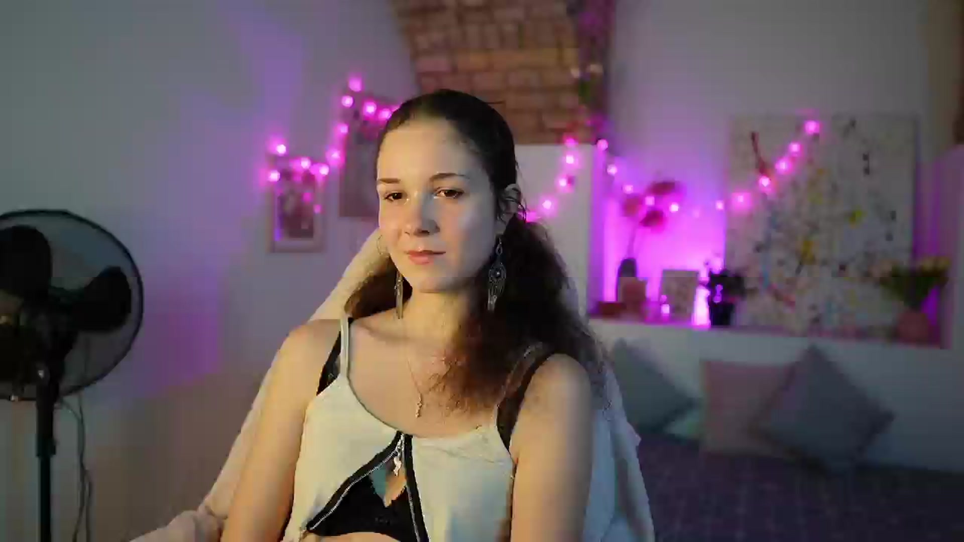 Gallery image thumbnail from Ava__Taylor_'s myfreecams stream on, 12/17/2024, 15:47 image 9 of 20