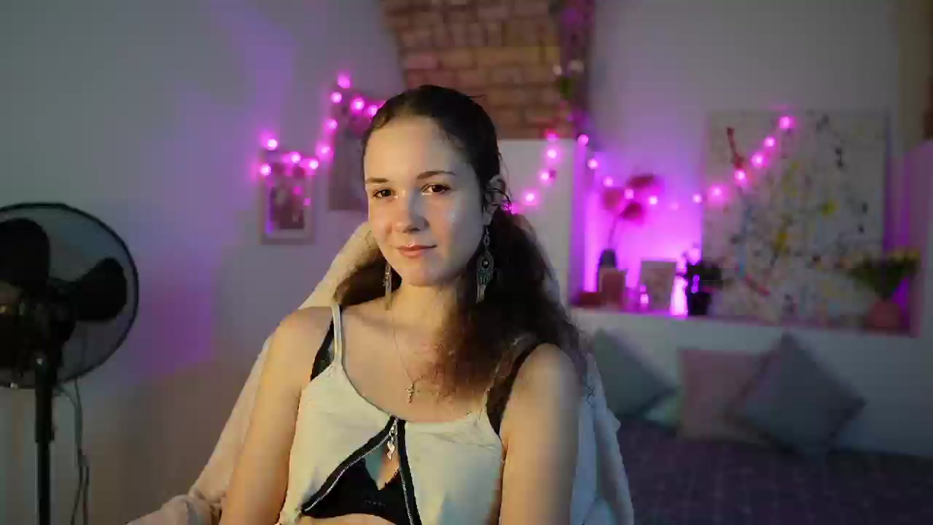 Gallery image thumbnail from Ava__Taylor_'s myfreecams stream on, 12/17/2024, 15:47 image 7 of 20