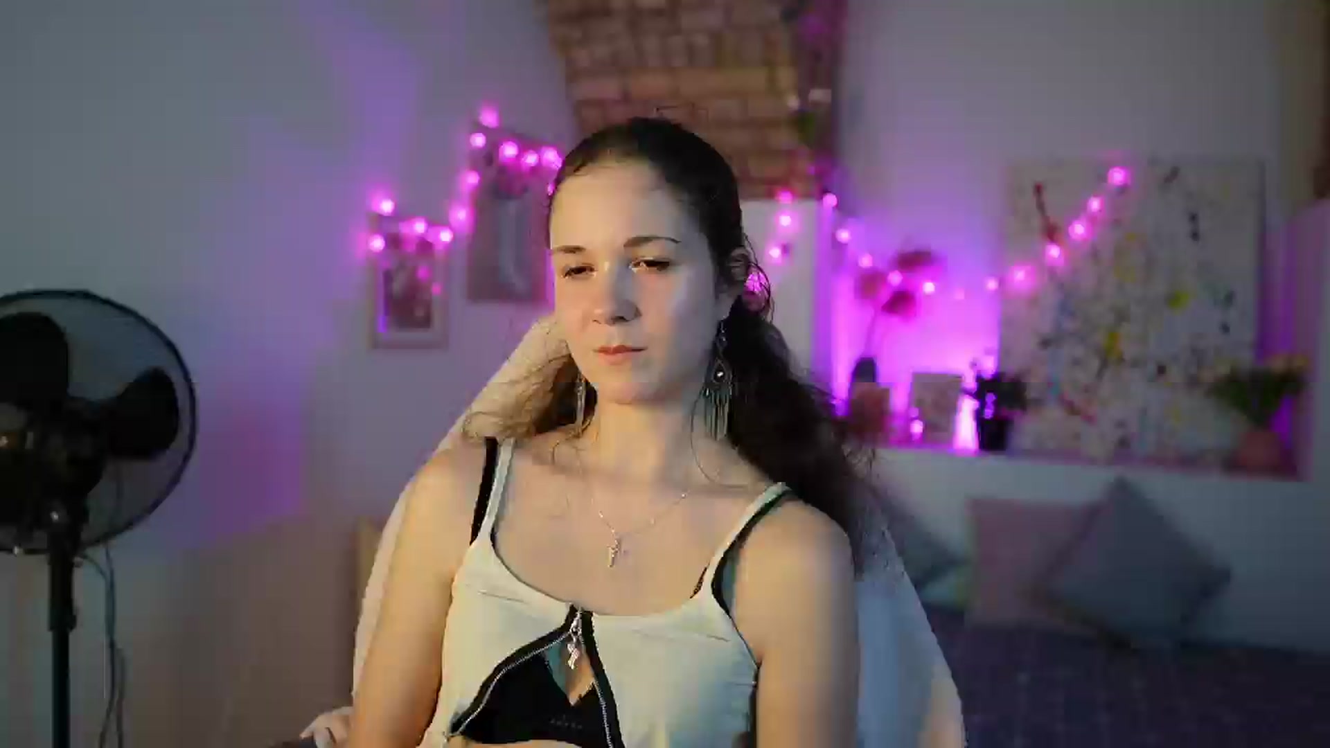 Gallery image thumbnail from Ava__Taylor_'s myfreecams stream on, 12/17/2024, 19:10 image 20 of 20