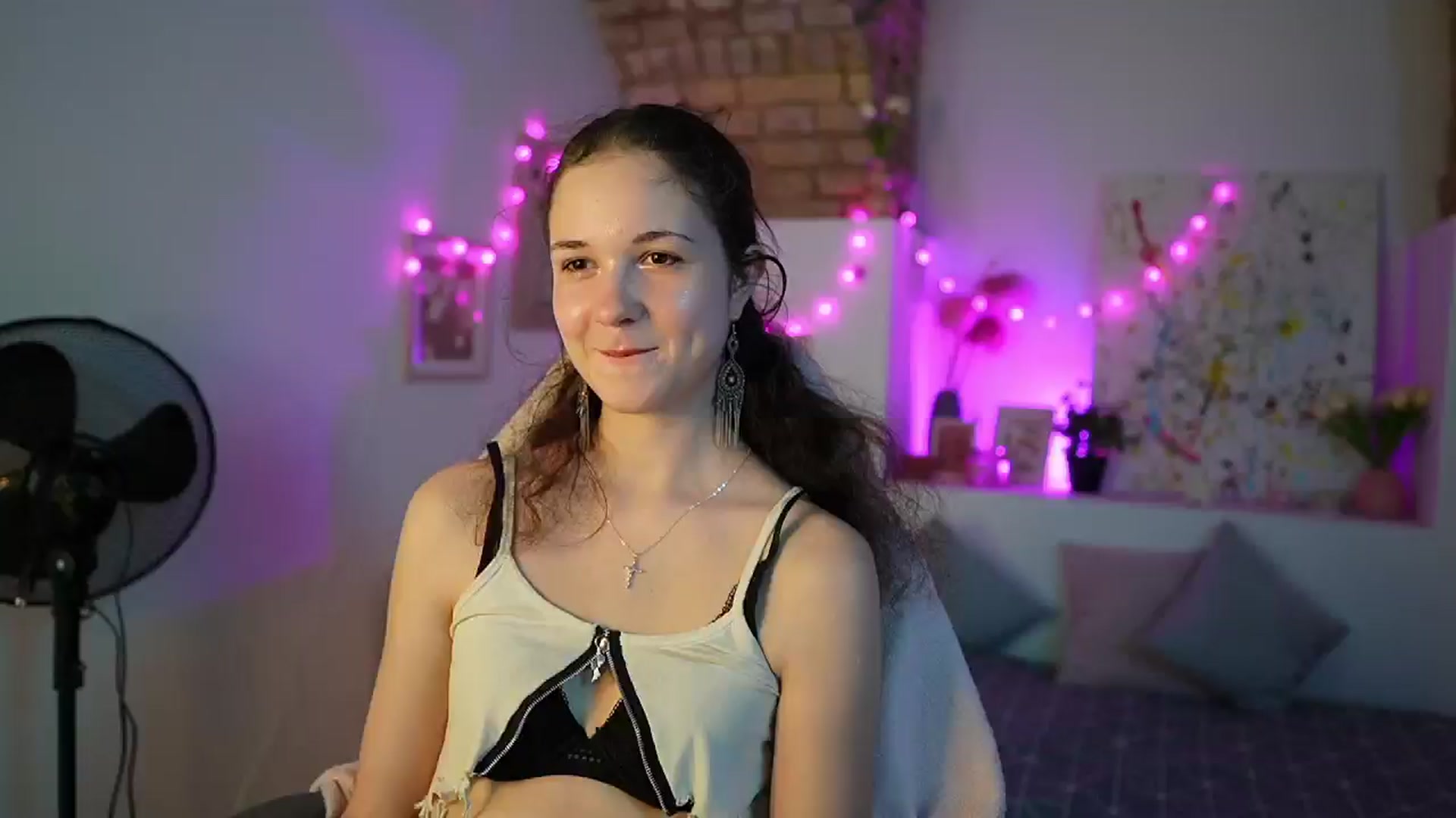 Gallery image thumbnail from Ava__Taylor_'s myfreecams stream on, 12/17/2024, 19:10 image 10 of 20