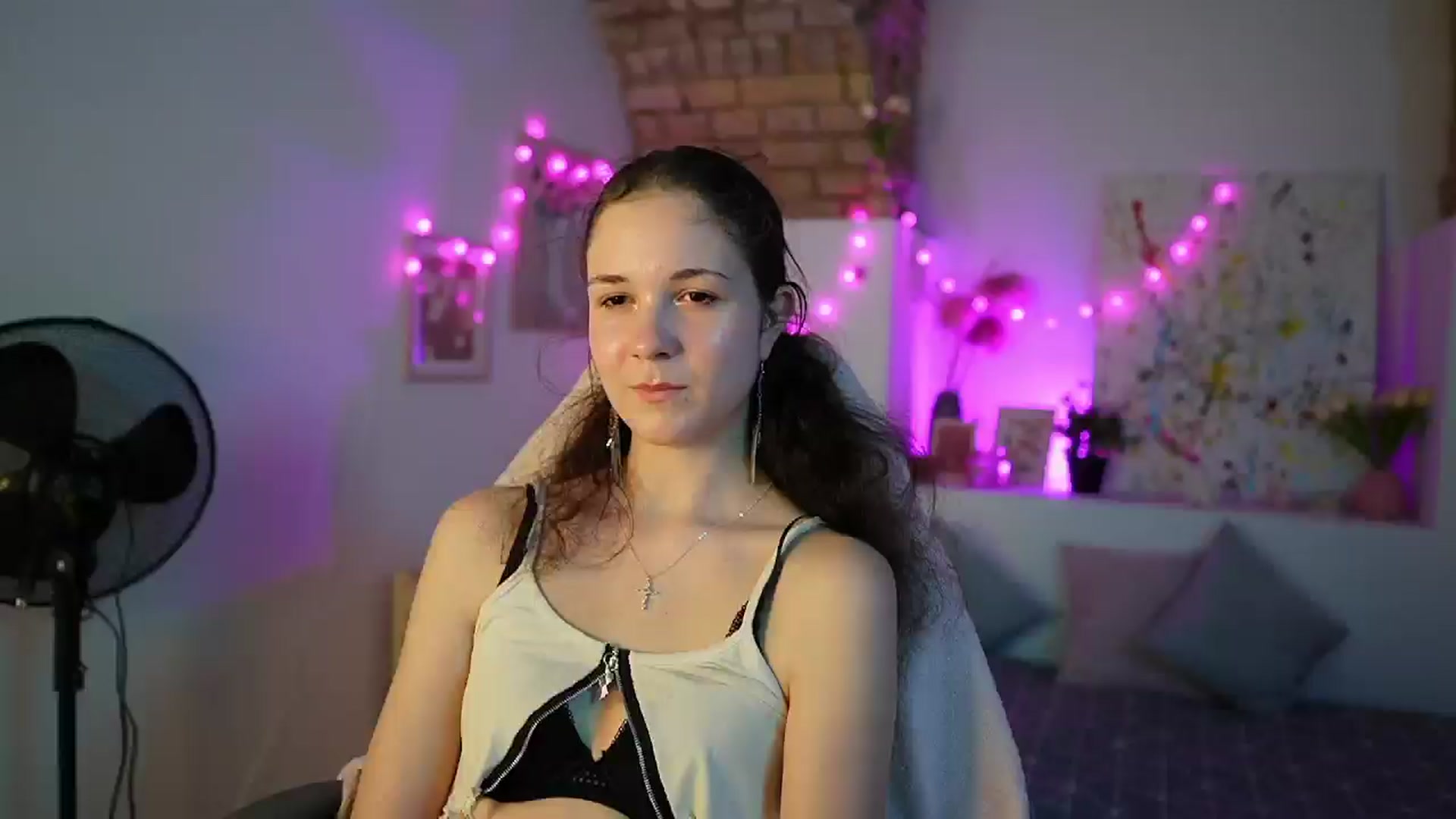 Gallery image thumbnail from Ava__Taylor_'s myfreecams stream on, 12/17/2024, 19:10 image 9 of 20