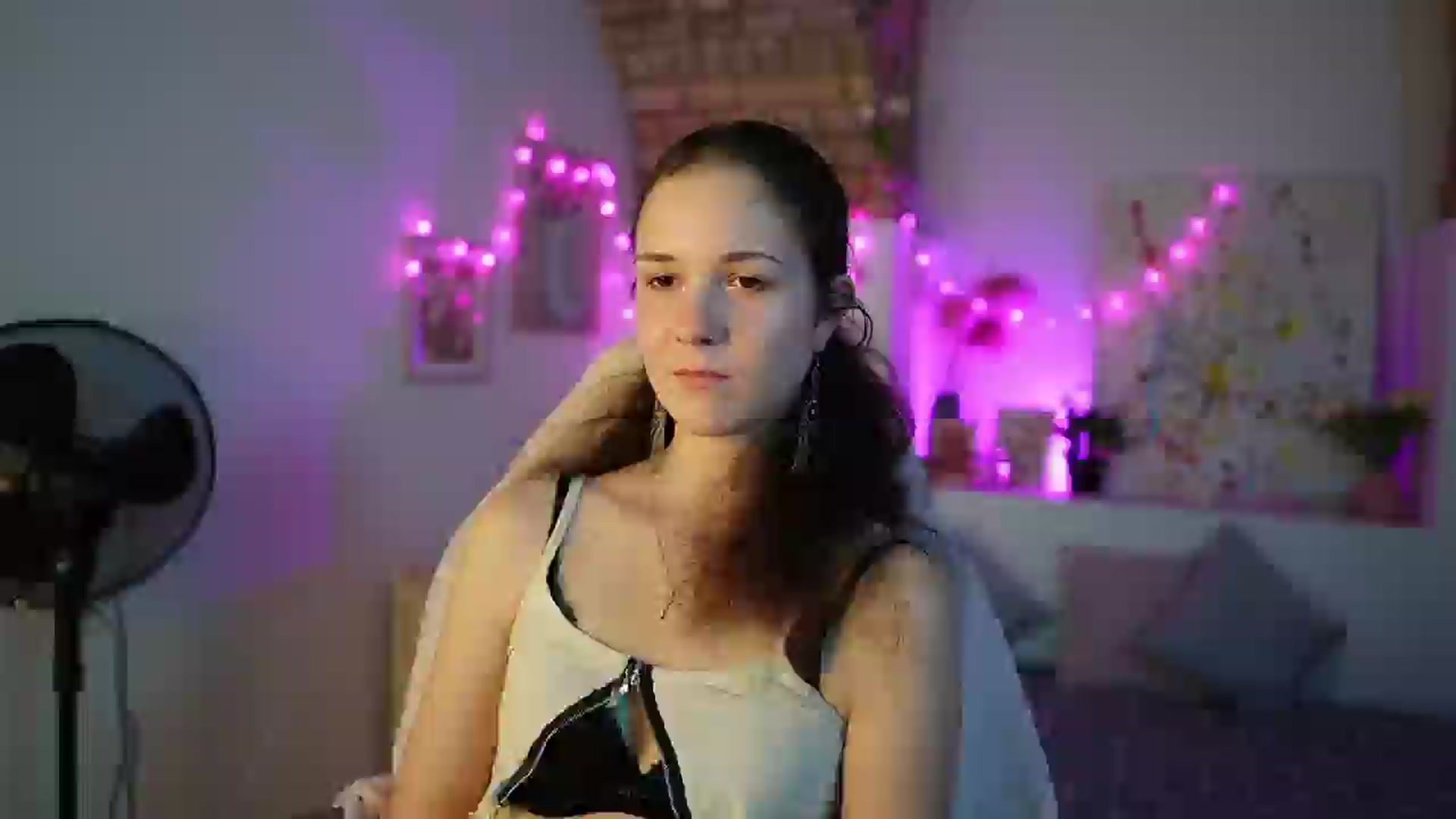 Gallery image thumbnail from Ava__Taylor_'s myfreecams stream on, 12/17/2024, 19:10 image 7 of 20