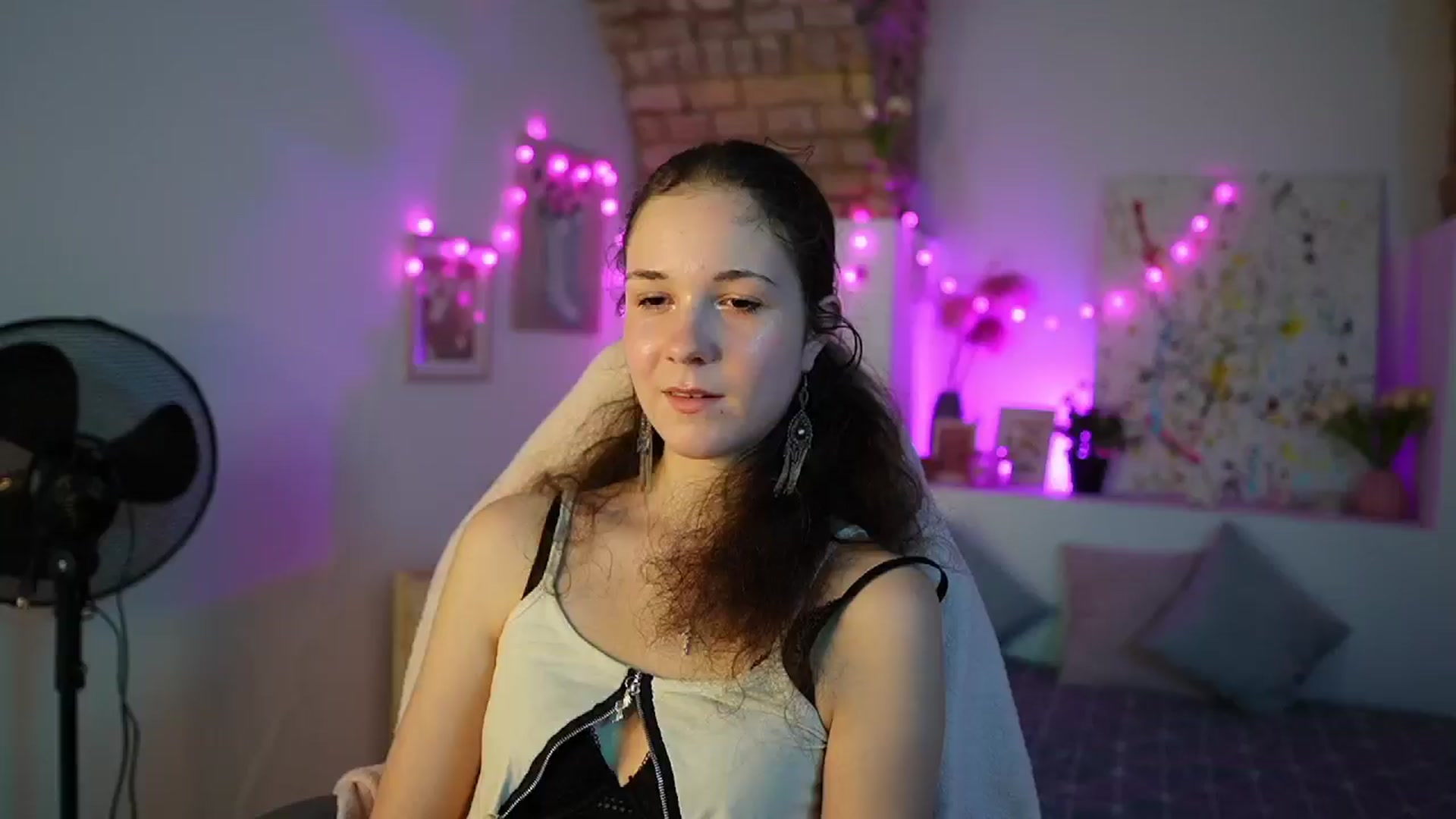 Gallery image thumbnail from Ava__Taylor_'s myfreecams stream on, 12/17/2024, 19:10 image 3 of 20