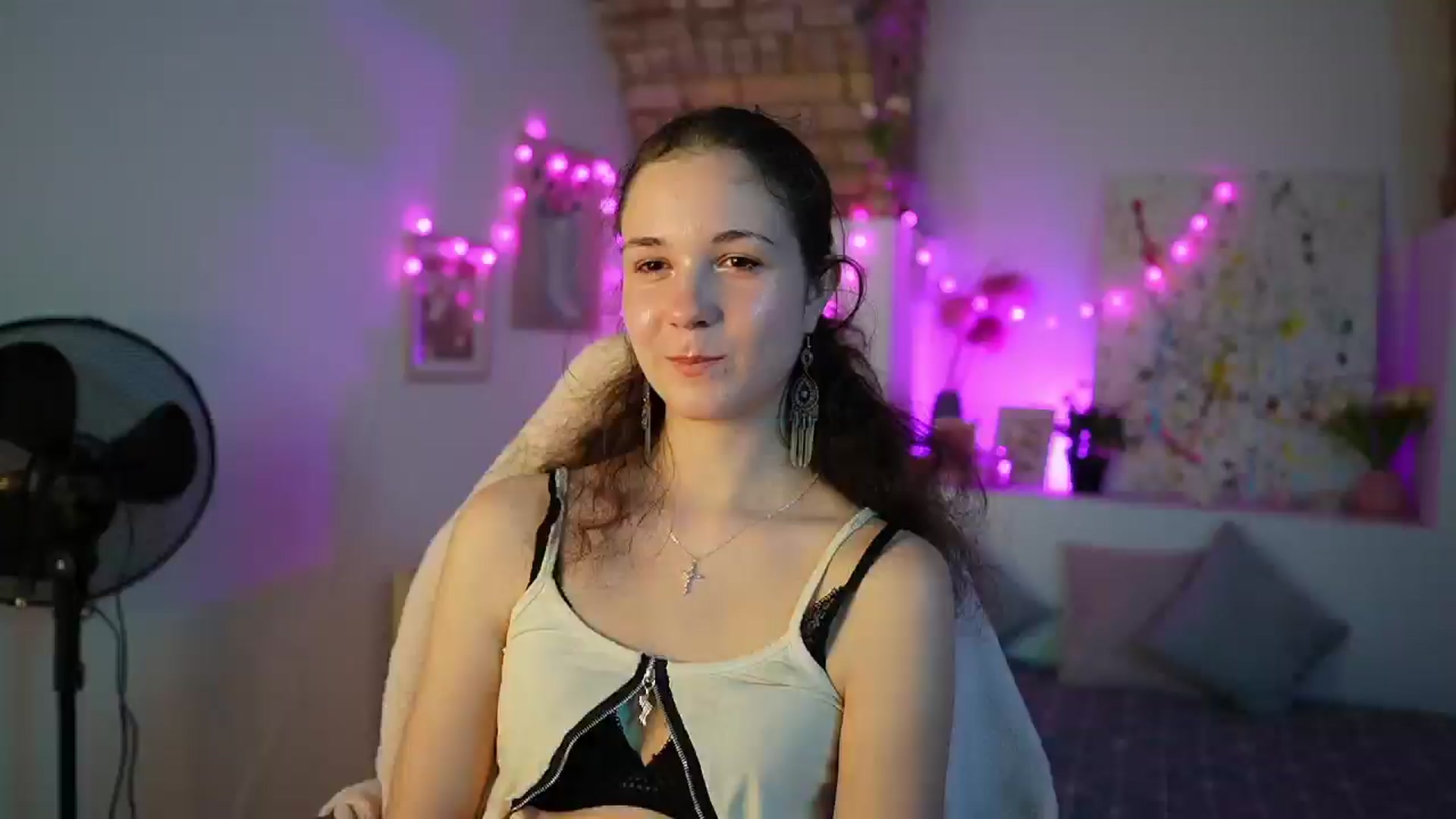 Gallery image thumbnail from Ava__Taylor_'s myfreecams stream on, 12/17/2024, 19:10 image 13 of 20