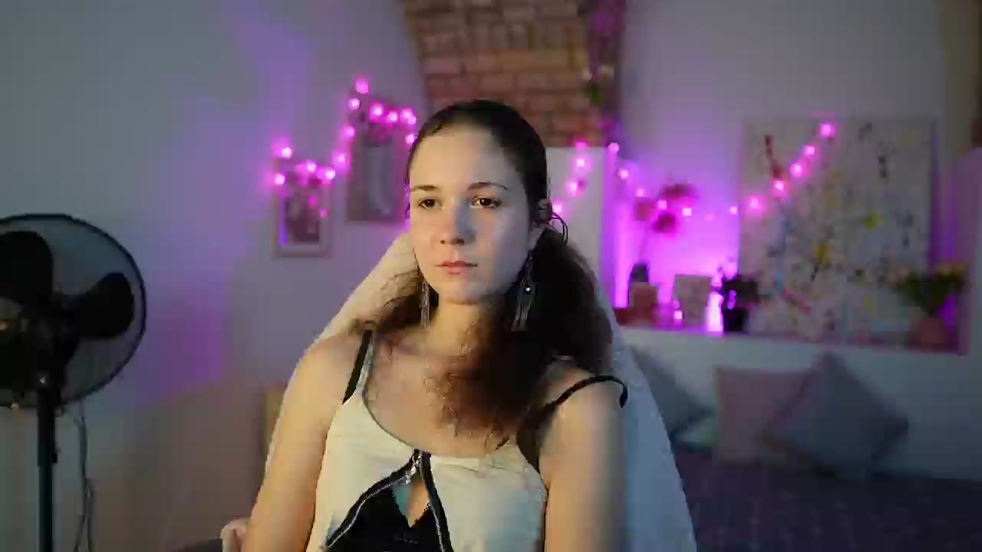 Gallery image thumbnail from Ava__Taylor_'s myfreecams stream on, 12/17/2024, 19:10 image 4 of 20