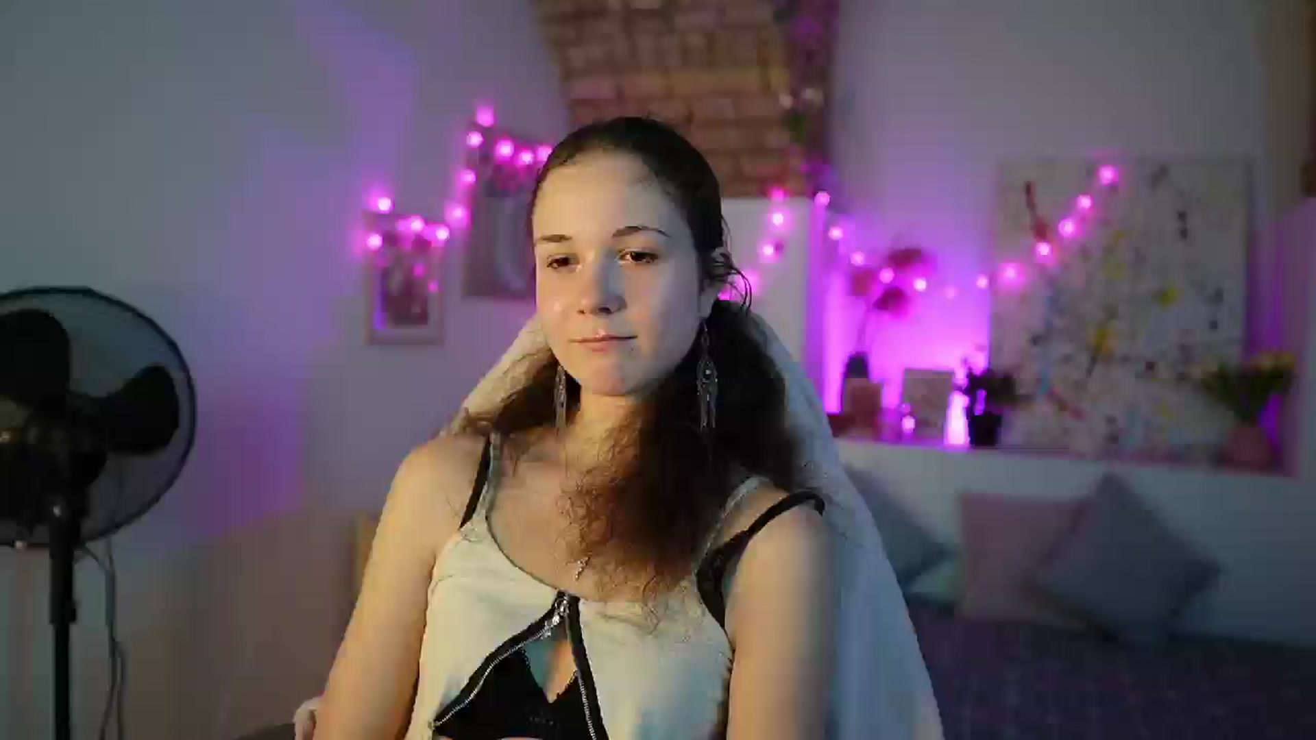 Gallery image thumbnail from Ava__Taylor_'s myfreecams stream on, 12/17/2024, 19:10 image 1 of 20